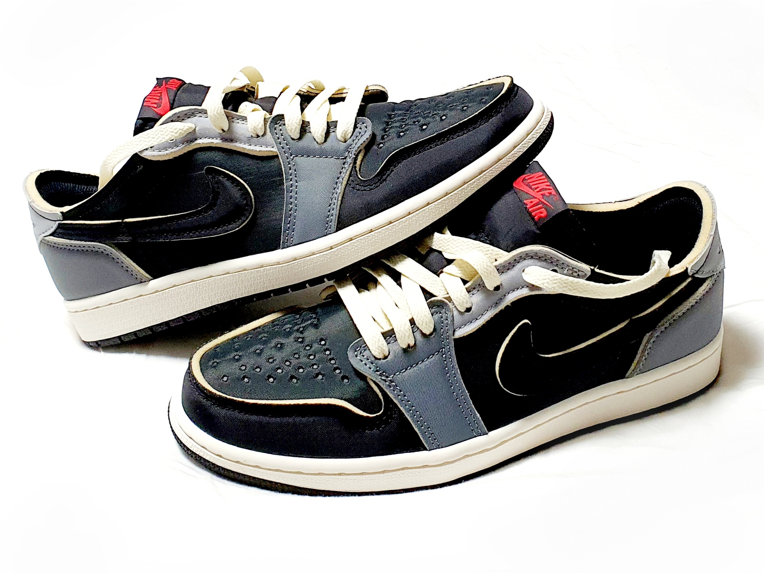 Jordan 1 Retro Low OG EX Black and Smoke Grey 착용 스타일 - 3
