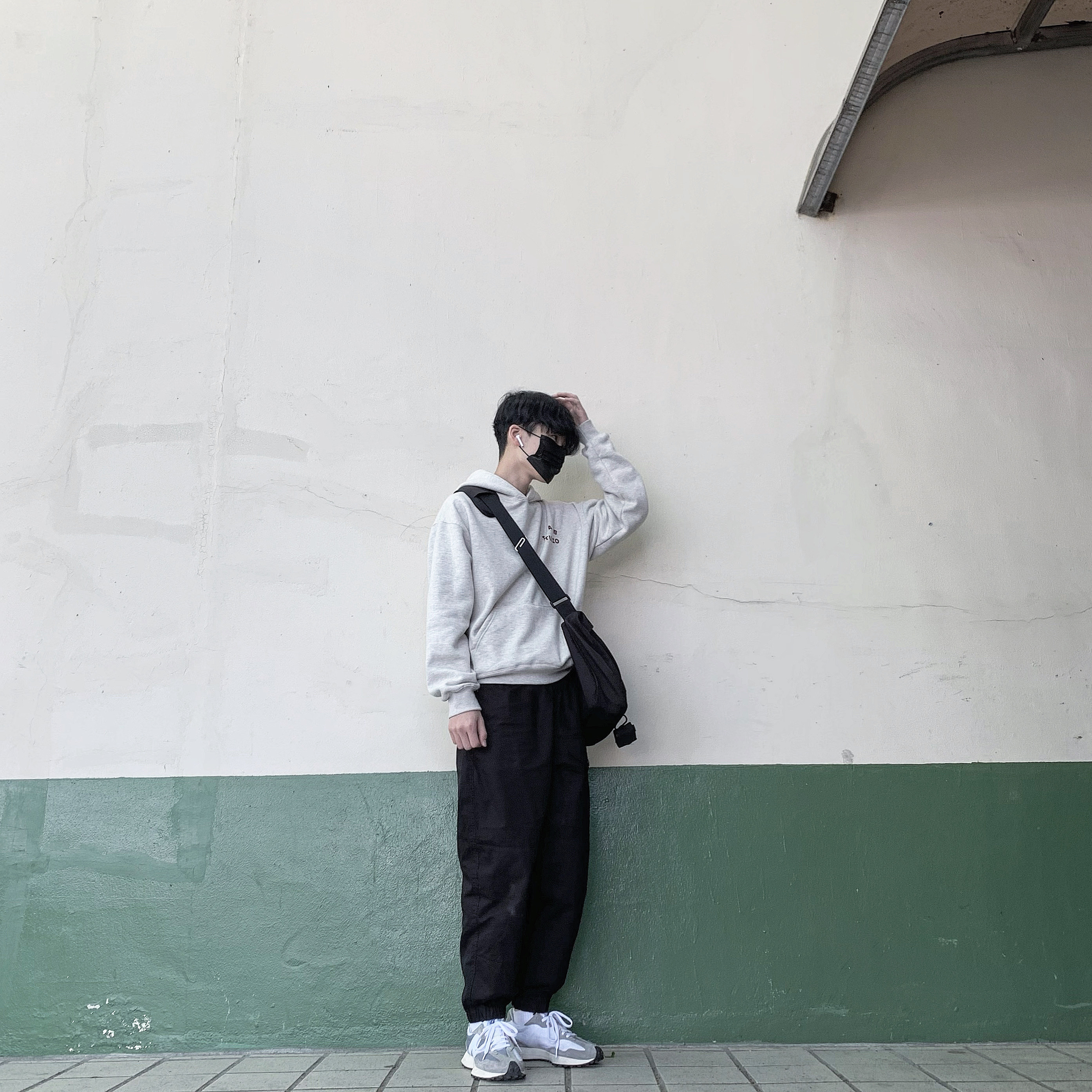 IAB Studio Hoodie Oatmeal Burgundy, New Balance 327 Grey 착용 스타일