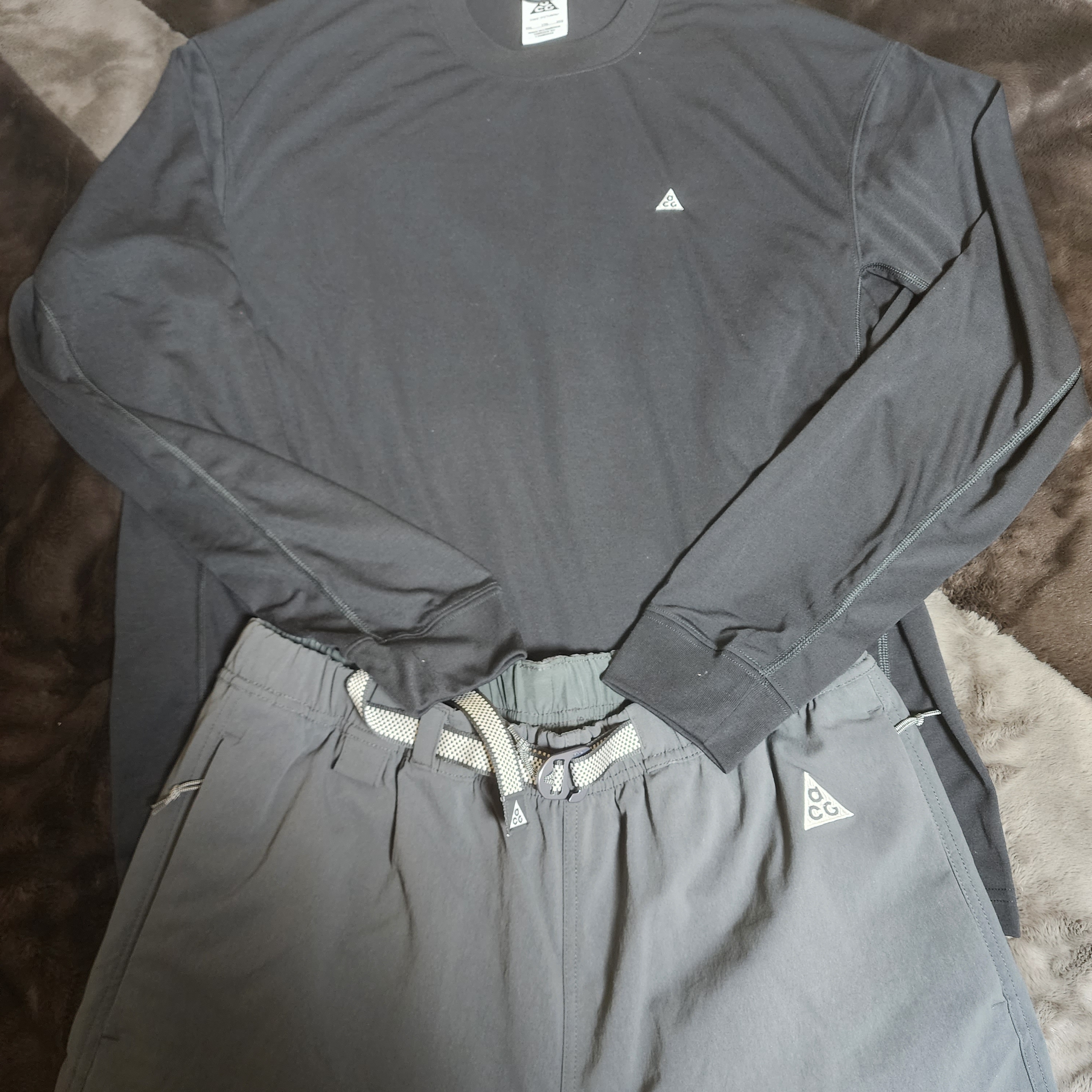 Nike ACG Dri-Fit ADV Goat Rocks Long Sleeve T-Shirt Black - Asia, Nike NRG ACG Trail Shorts Black Dark Smoke Grey - Asia 착용 스타일 - 2