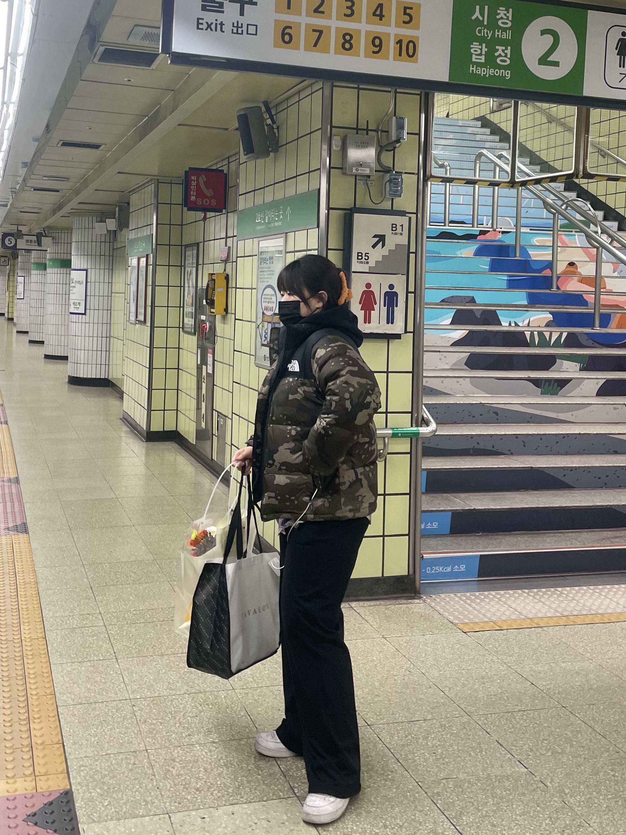 Nike Air Force 1 '07 Low White, The North Face 1996 Novelty Nuptse Jacket Woodland Camo 착용 스타일 - 1