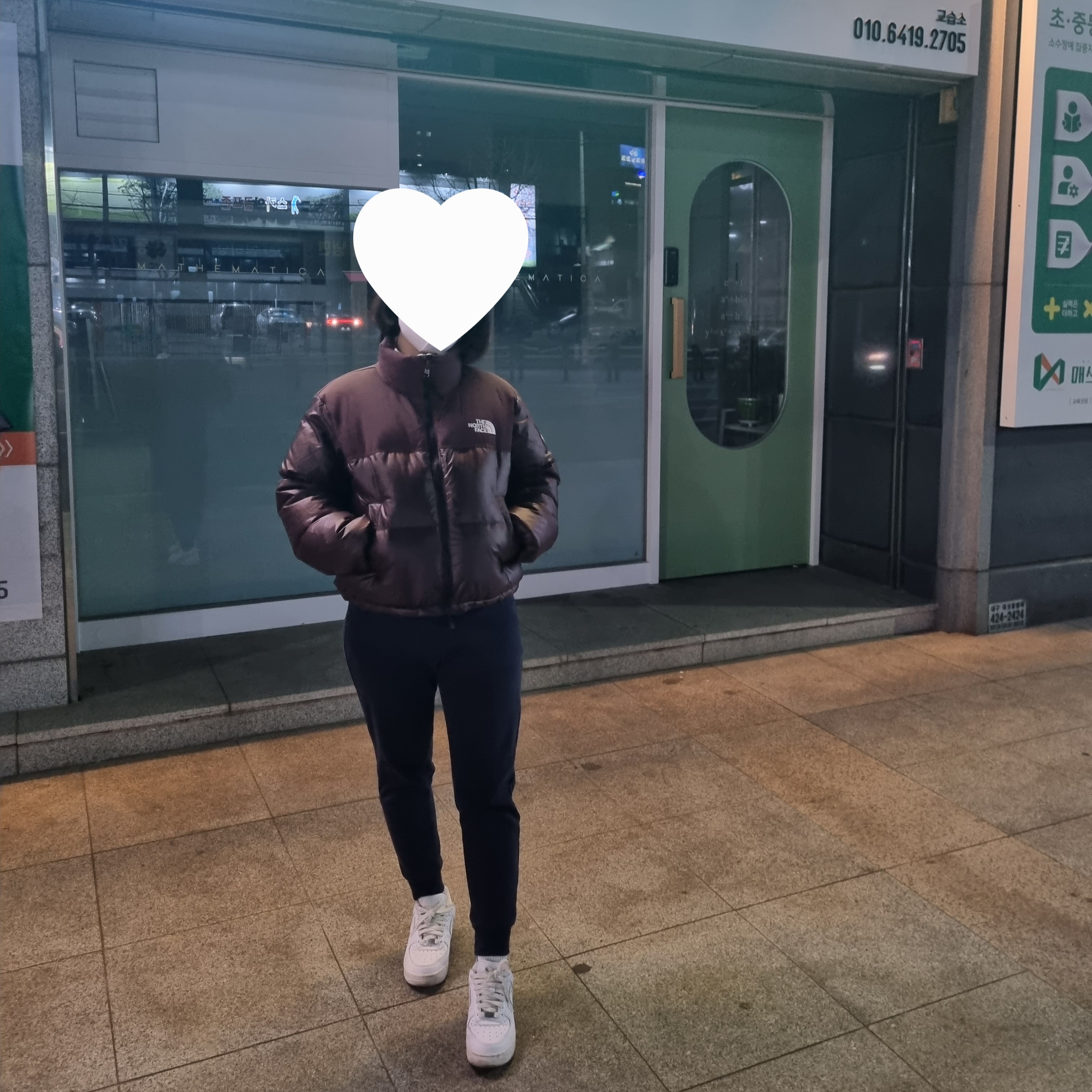 (W) The North Face White Label Novelty Nuptse Down Jacket Cocoa Brown 착용 스타일