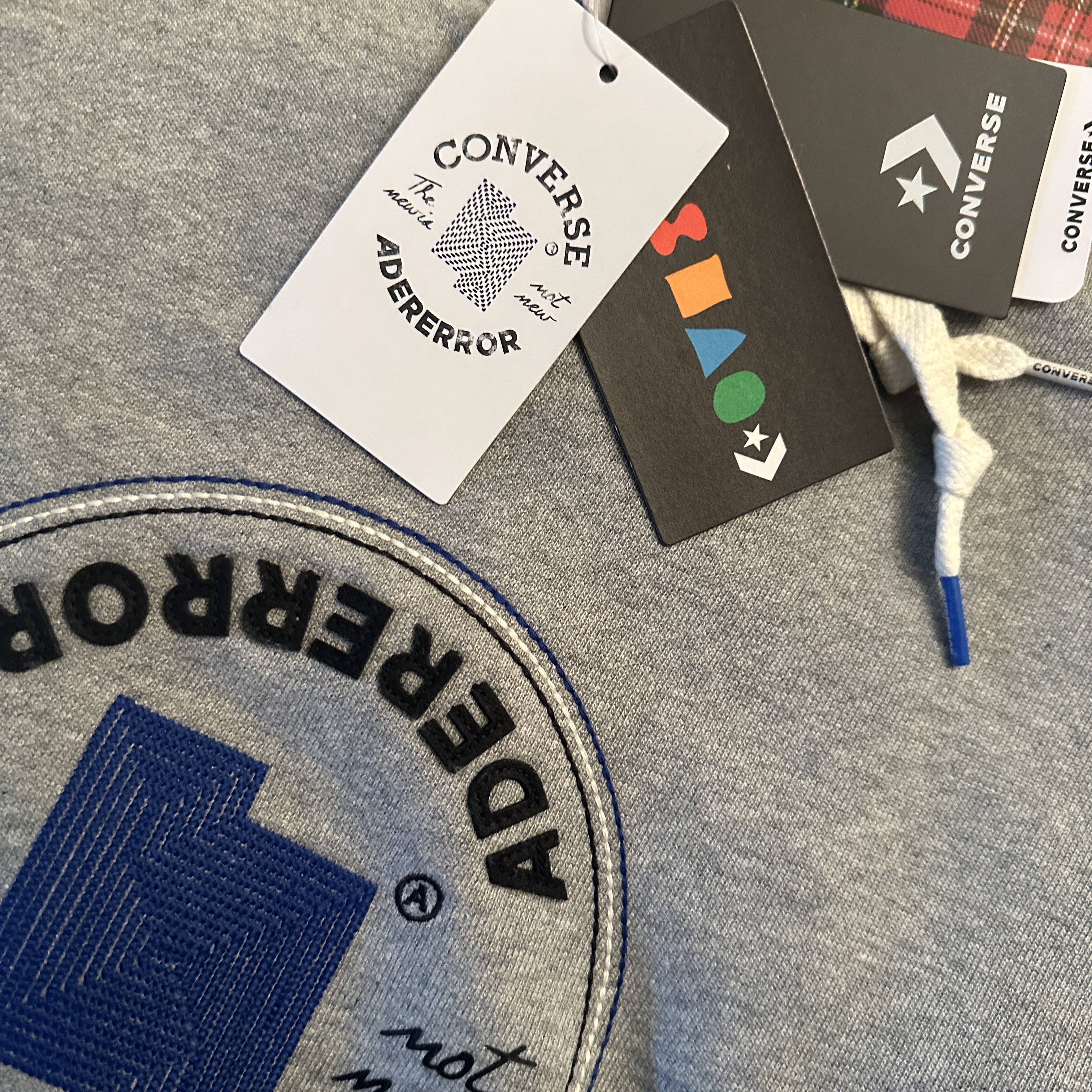 Converse x Ader Error Shapes Pullover Hoodie Vintage Grey Heather 착용 스타일 - 1