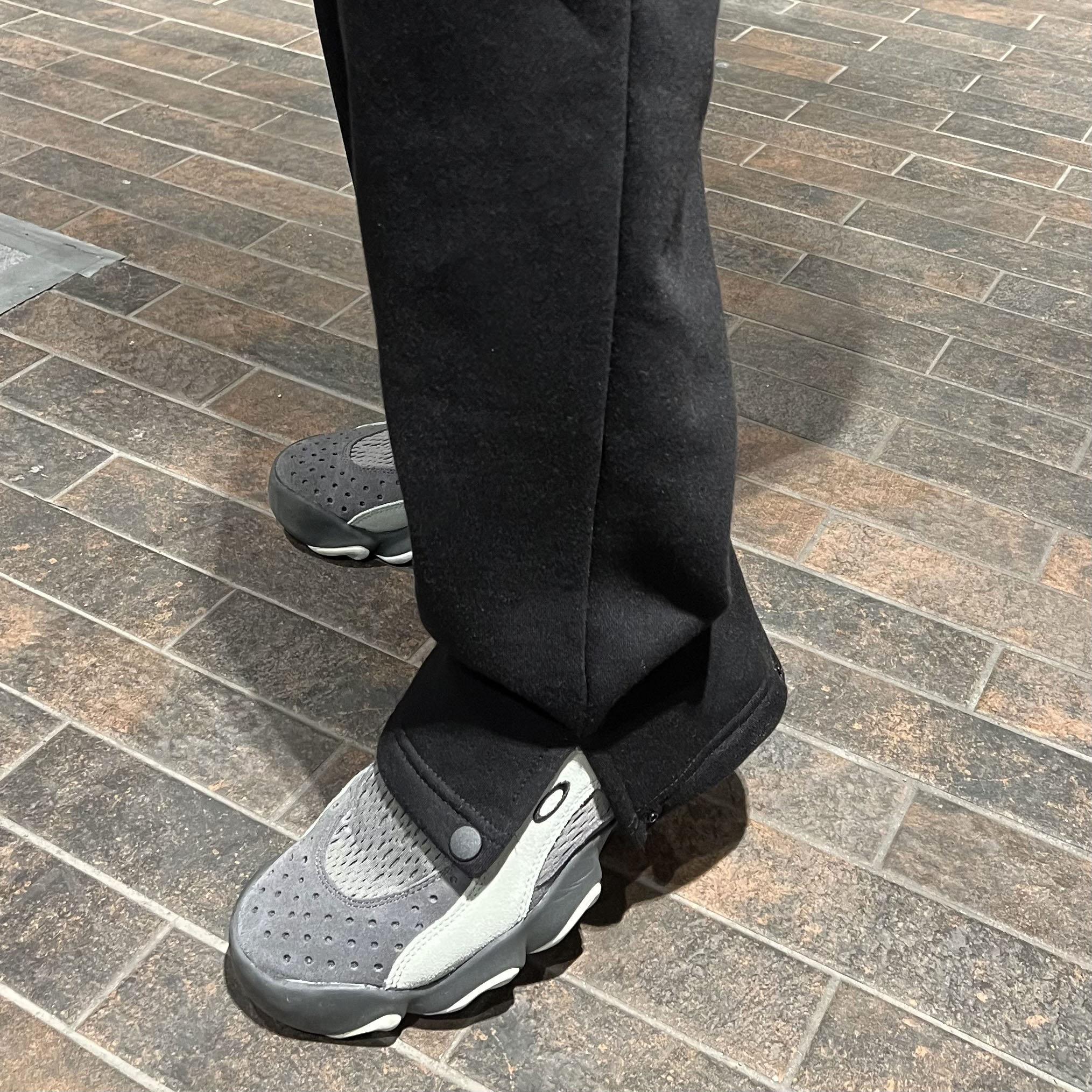 Oakley Factory Team x Brain Dead Flesh Sandal Iron Brown Grey 착용 스타일 - 4