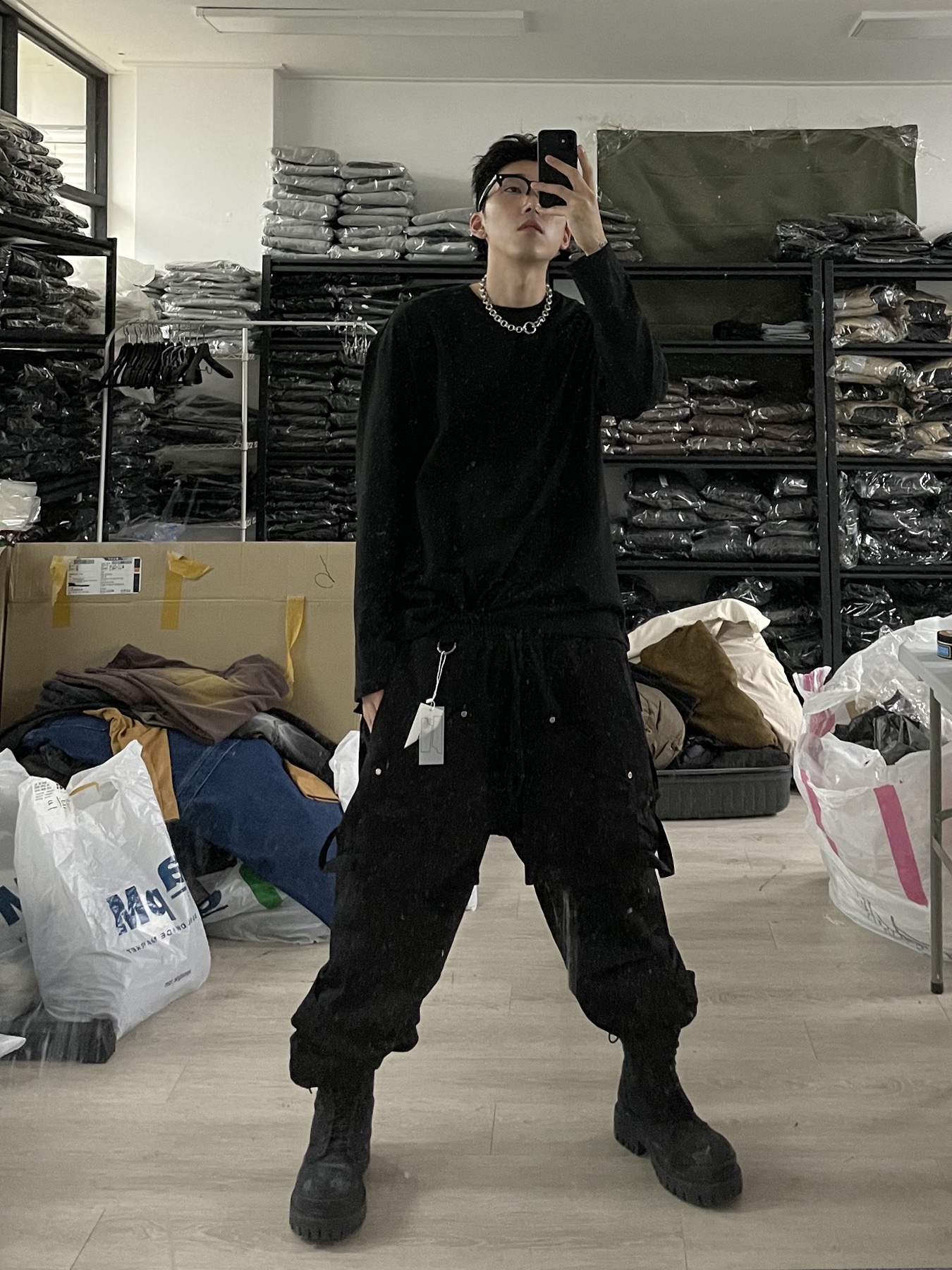 (W) Balenciaga Strike Boots Black 착용 스타일 - 2