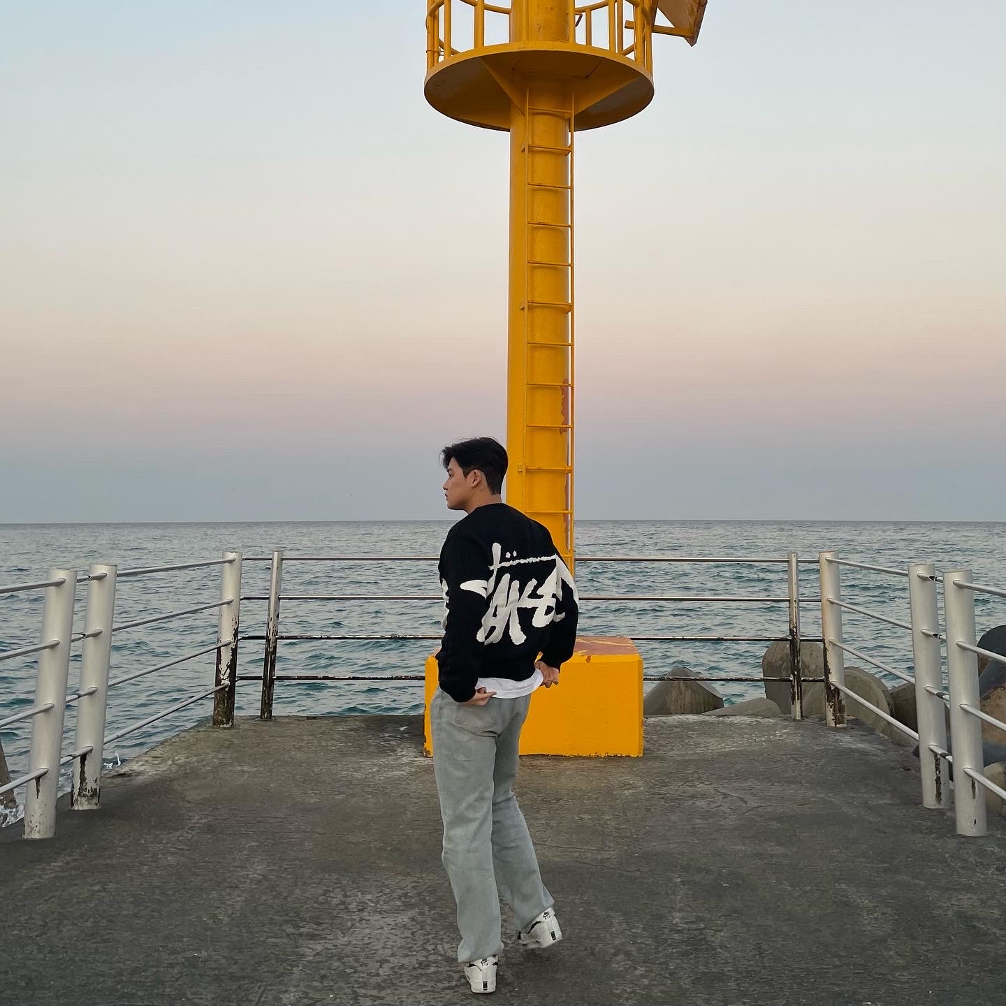 Stussy Stock Sweater Black, Nike x Peaceminusone Air Force 1 Low Para-Noise 2.0 착용 스타일 - 3
