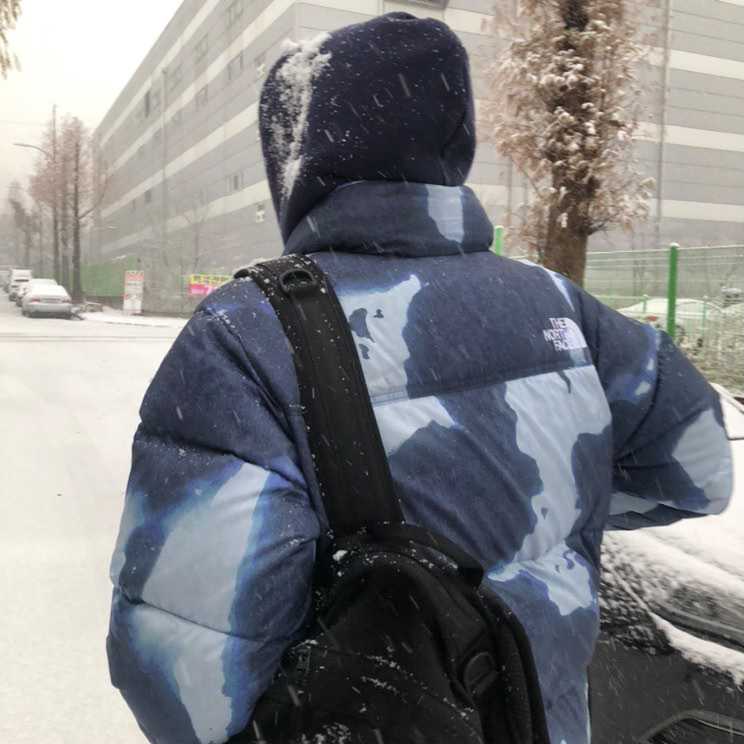 Supreme x The North Face Bleached Denim Print Nuptse Jacket Indigo - 21FW, Stussy Basic Stussy Hoodie Navy 2022 착용 스타일