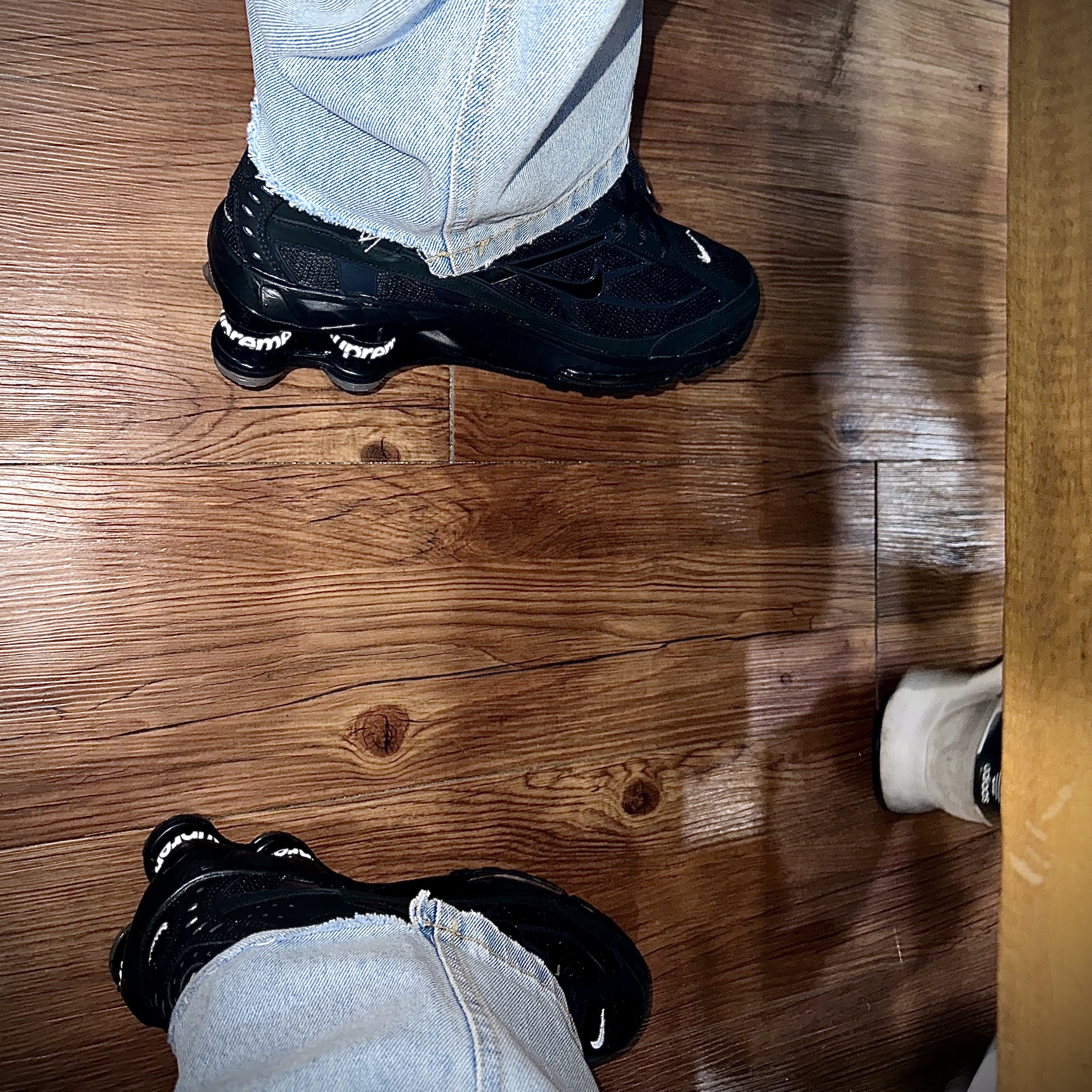 Nike x Supreme Shox Ride 2 SP Black 착용 스타일 - 3