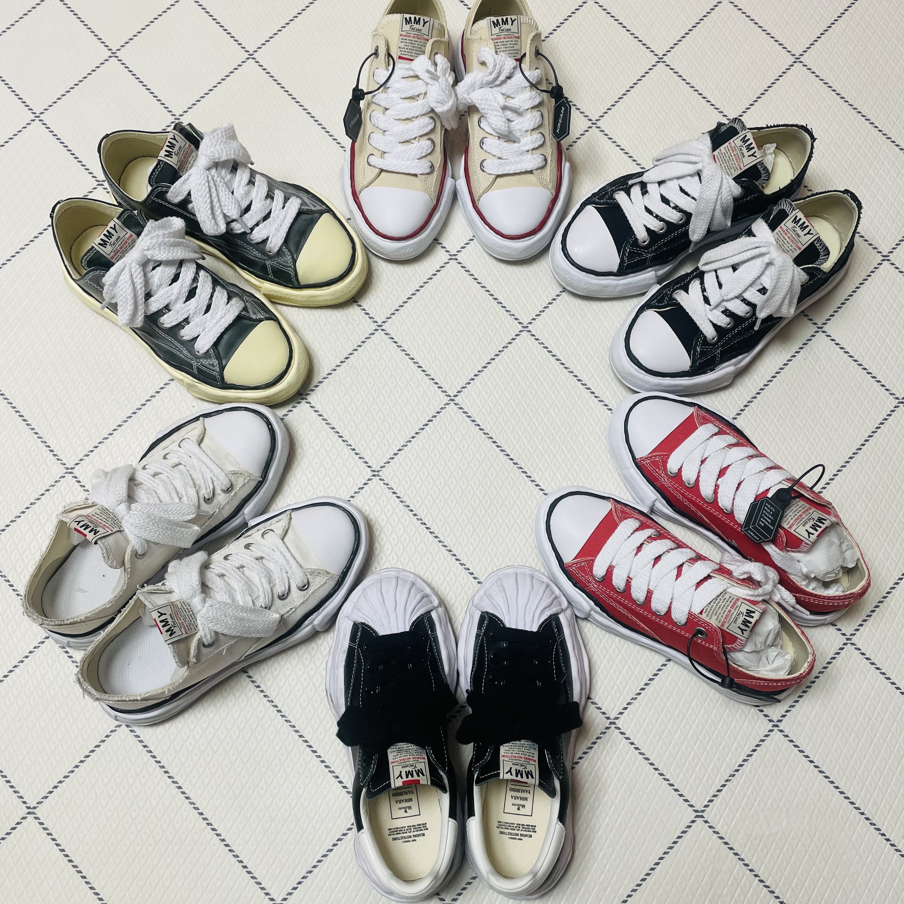 Maison Mihara Yasuhiro Peterson OG Sole Canvas Low Sneakers Orange, Maison Mihara Yasuhiro Peterson OG Sole Paraffin Leather Low-top Sneakers Black 착용 스타일