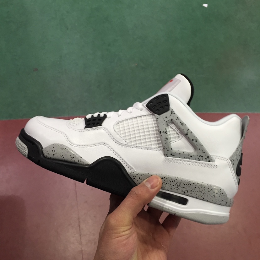Jordan 4 Retro OG White Cement 2016, Jordan 1 Retro High OG Chicago 2022 착용 스타일 - 1