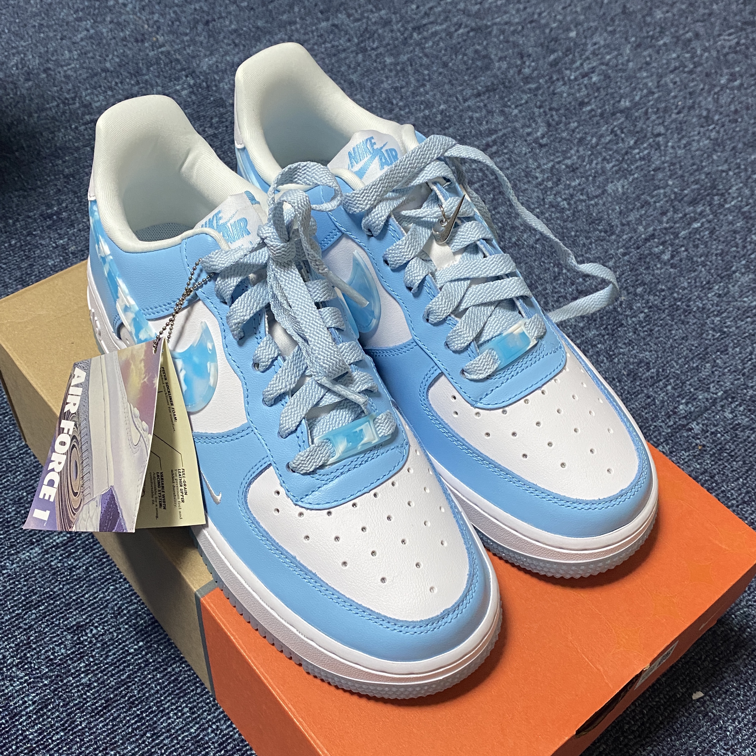 (W) Nike Air Force 1 '07 LX Celestine Blue, (W) Nike Dunk Low Disrupt Game Royal 착용 스타일 - 1