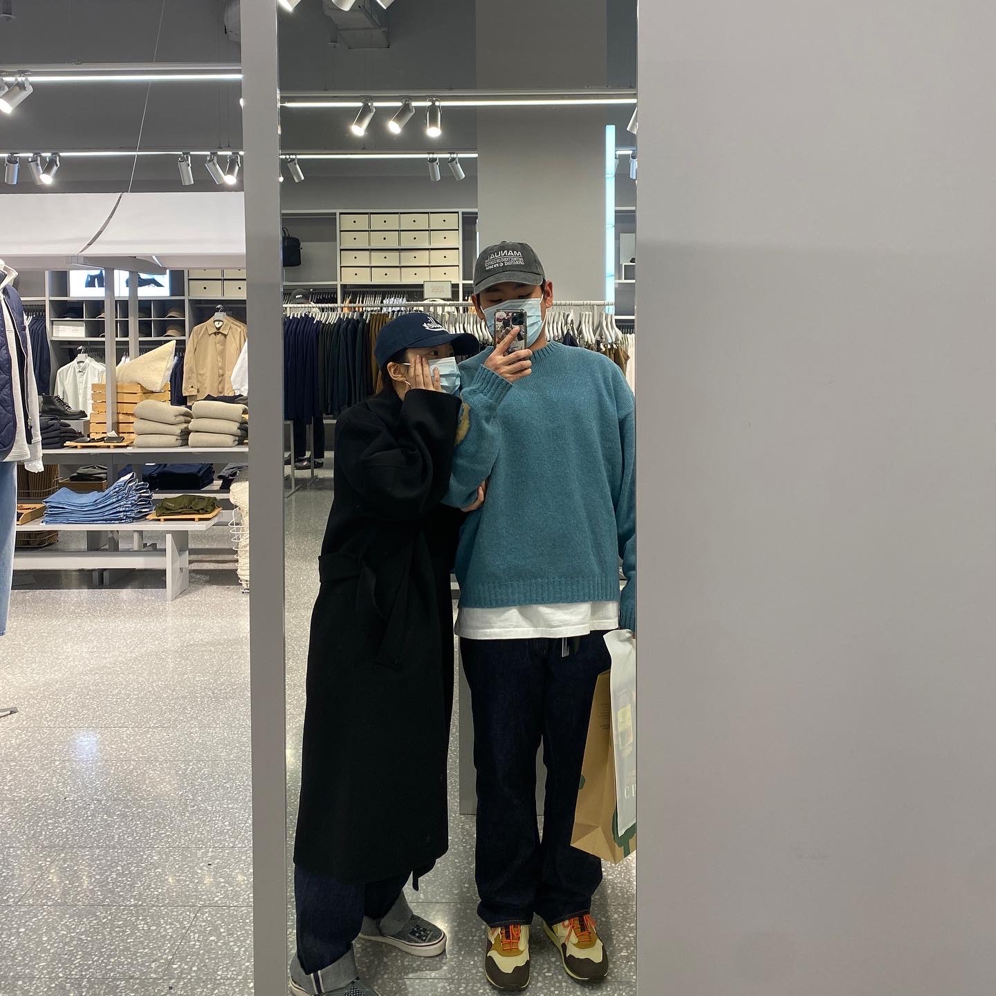 Kapital 5G Wool Bone Crewneck Sweater Saxophone, Nike x Travis Scott Air Max 1 Cact.us Brown 착용 스타일