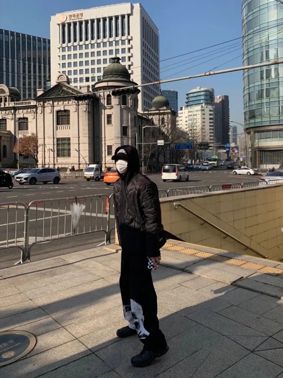 CDG x Alpha Industries Liner Jacket Black, (W) Salomon XA Pro 3D V8 Black Phantom 착용 스타일