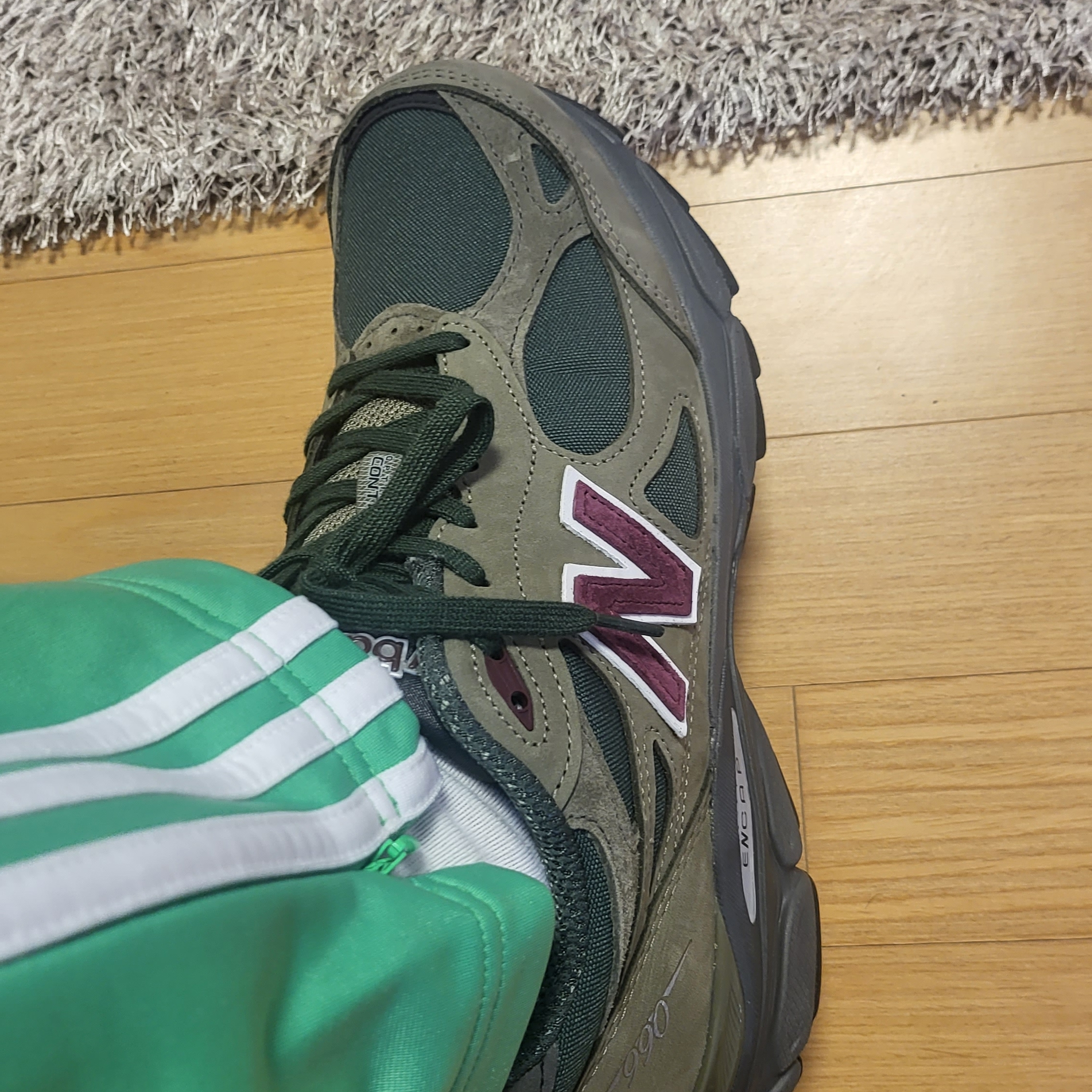 New Balance 990v3 Made in USA Green Purple 착용 스타일