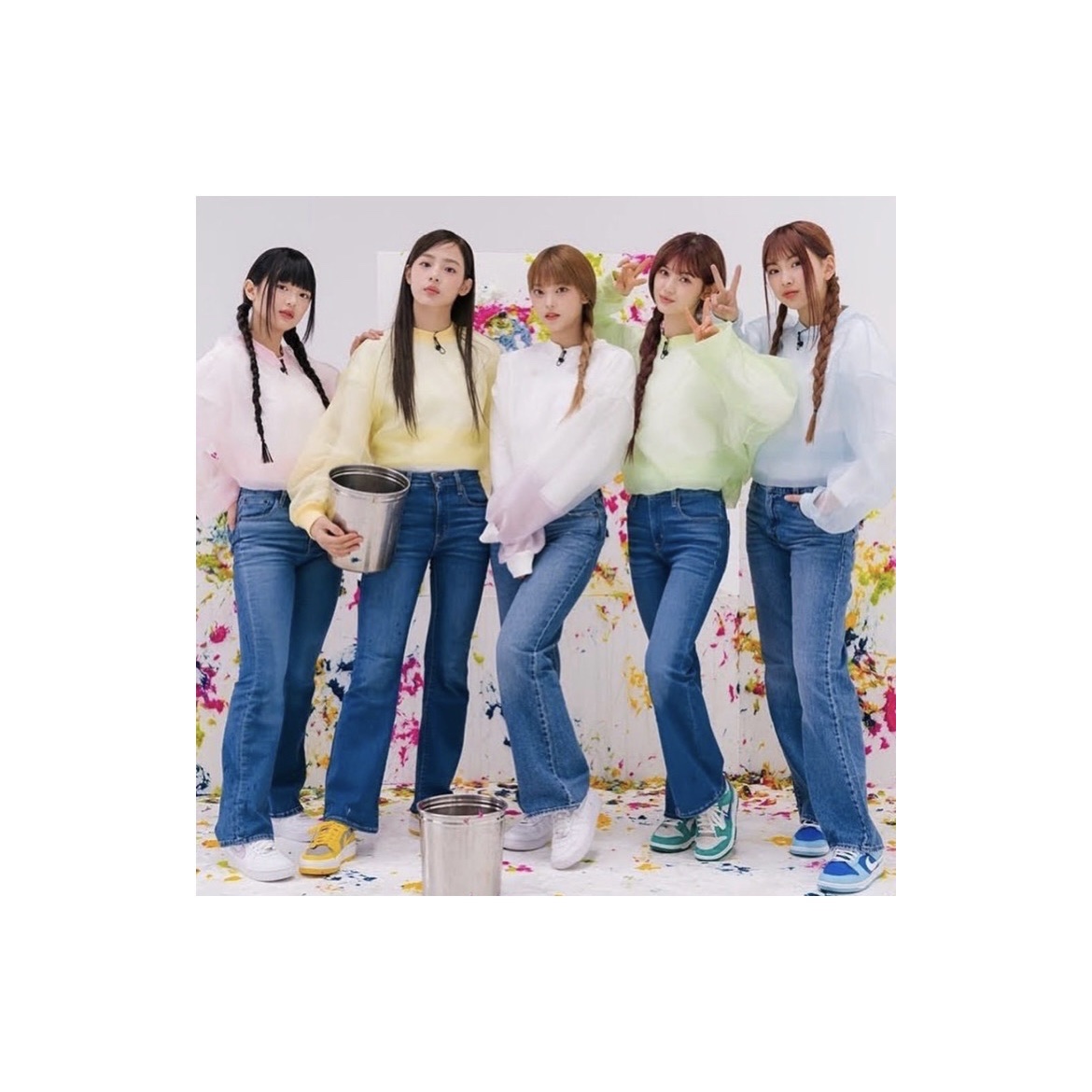 (W) Jordan 1 Elevate Low Cement Grey Varsity Maize, (W) Nike Air Force 1 '07 Next Nature White Doll 착용 스타일