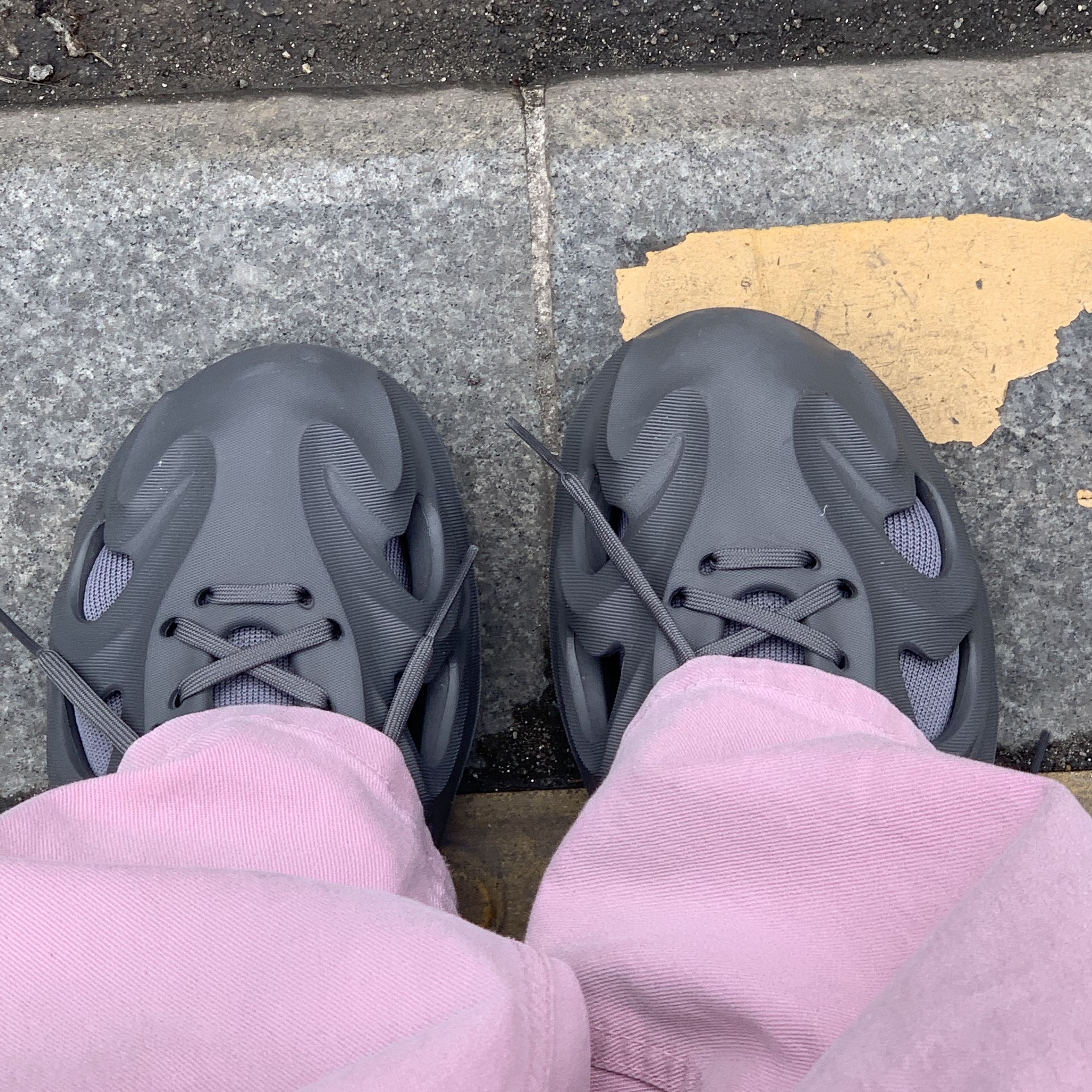 Adidas Adifom Q Grey 착용 스타일