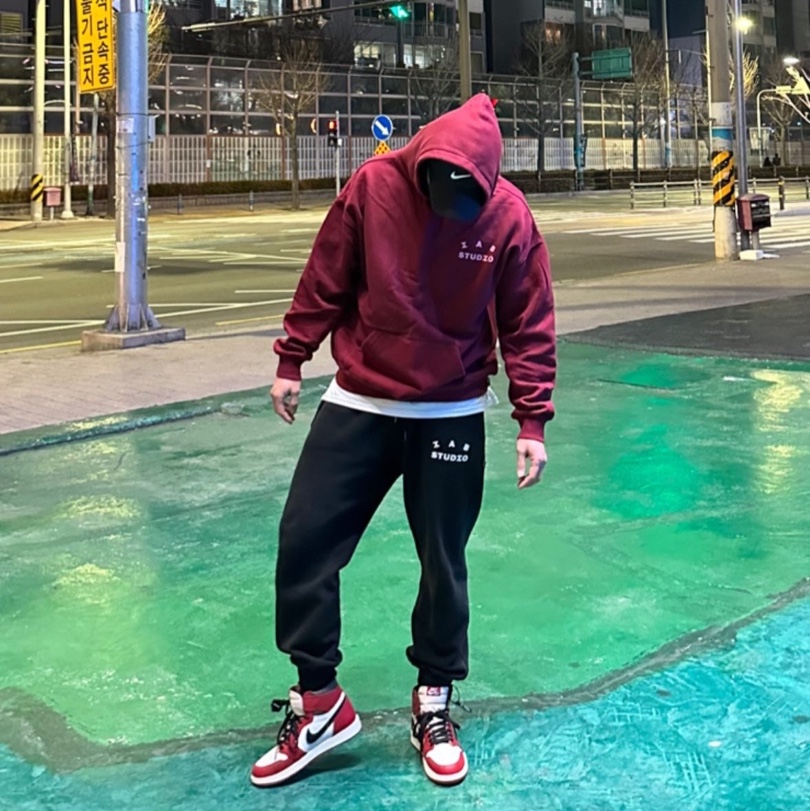 IAB Studio Hoodie Raspberry, IAB Studio Sweatpants Black White - 19FW 착용 스타일