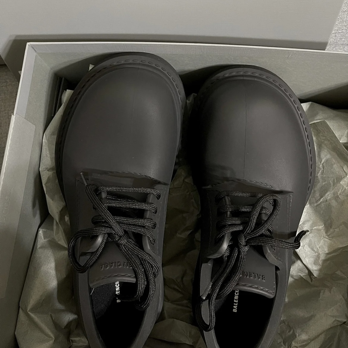 Balenciaga Steroid Derby Black, Balenciaga XL Army Boots Full Eva Black 착용 스타일 - 2