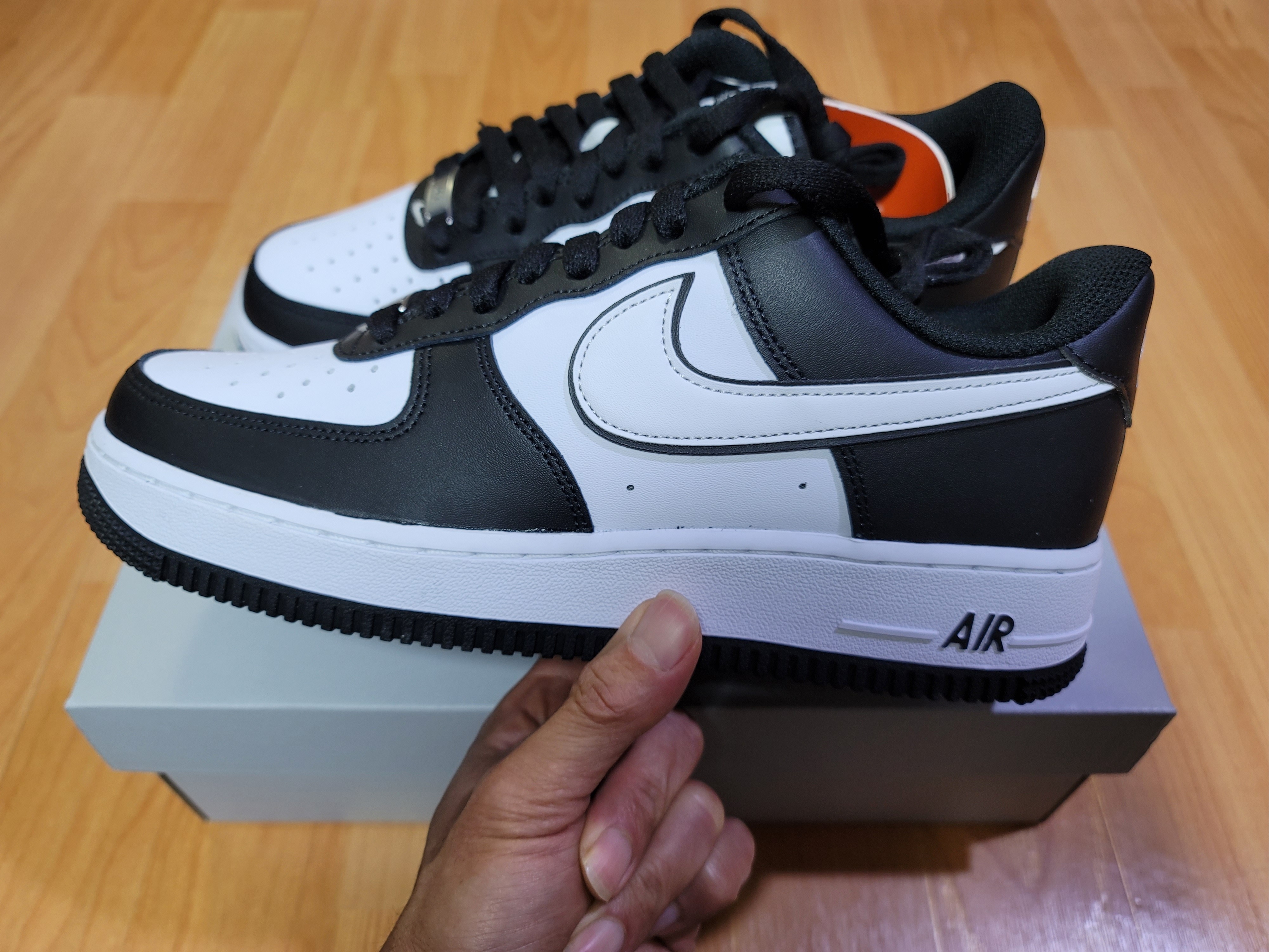 Nike Air Force 1 '07 Black White 착용 스타일 - 1