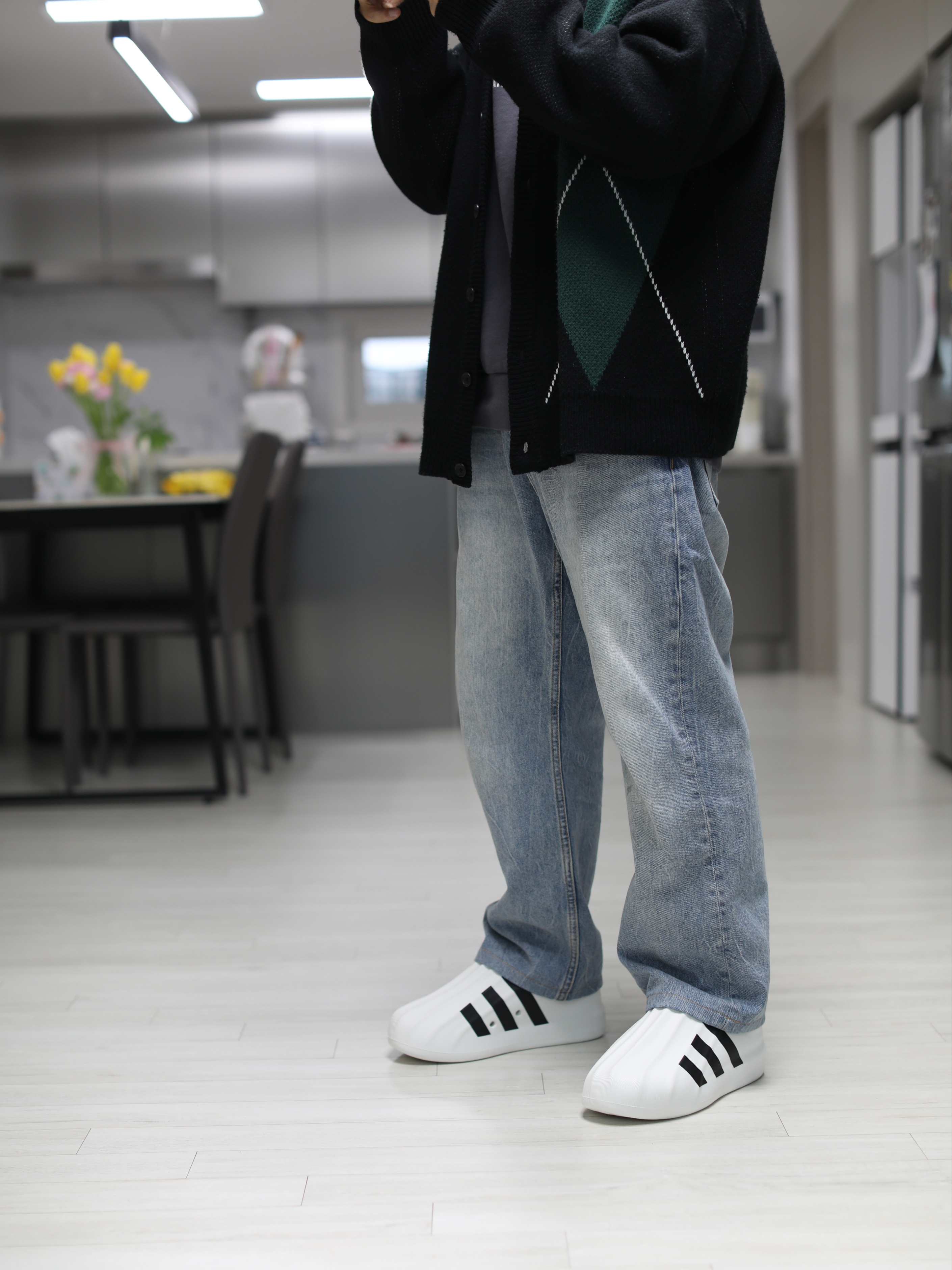 Adidas Adifom Superstar Core White 착용 스타일