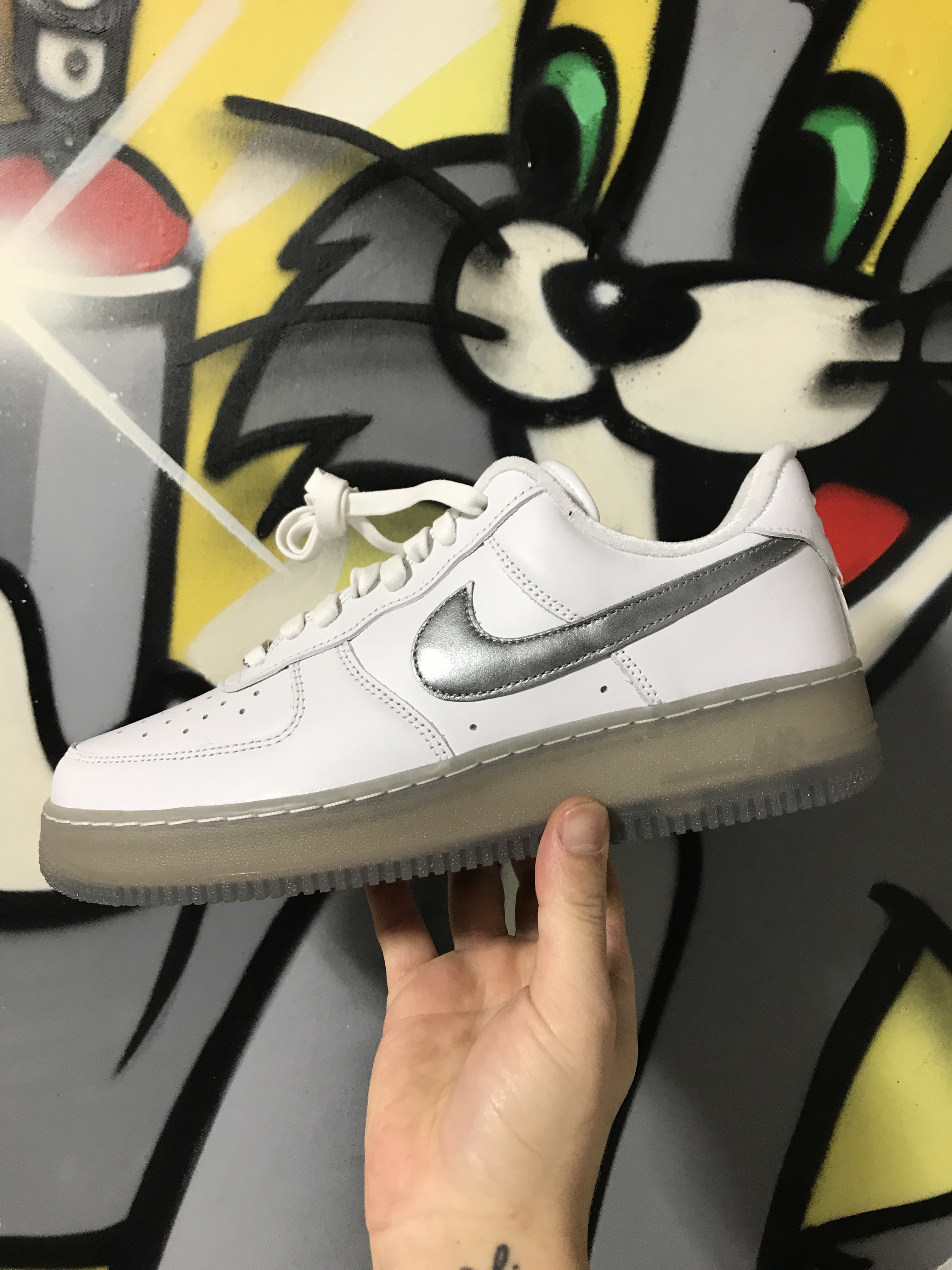 Nike Air Force 1 '07 PRM Metallic Silver 착용 스타일 - 1