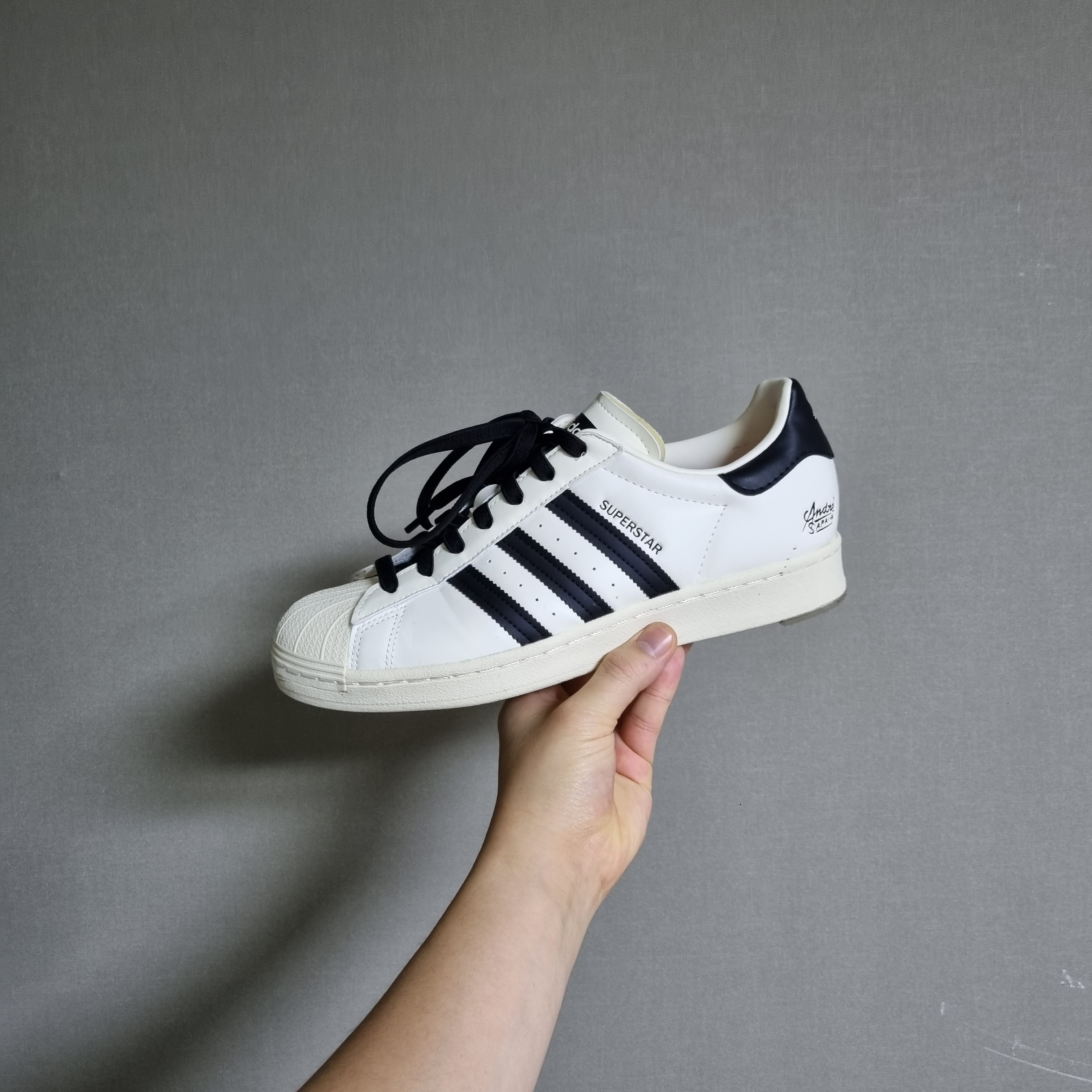 Adidas x Andre Saraiva Superstar Cream White Core Black 착용 스타일