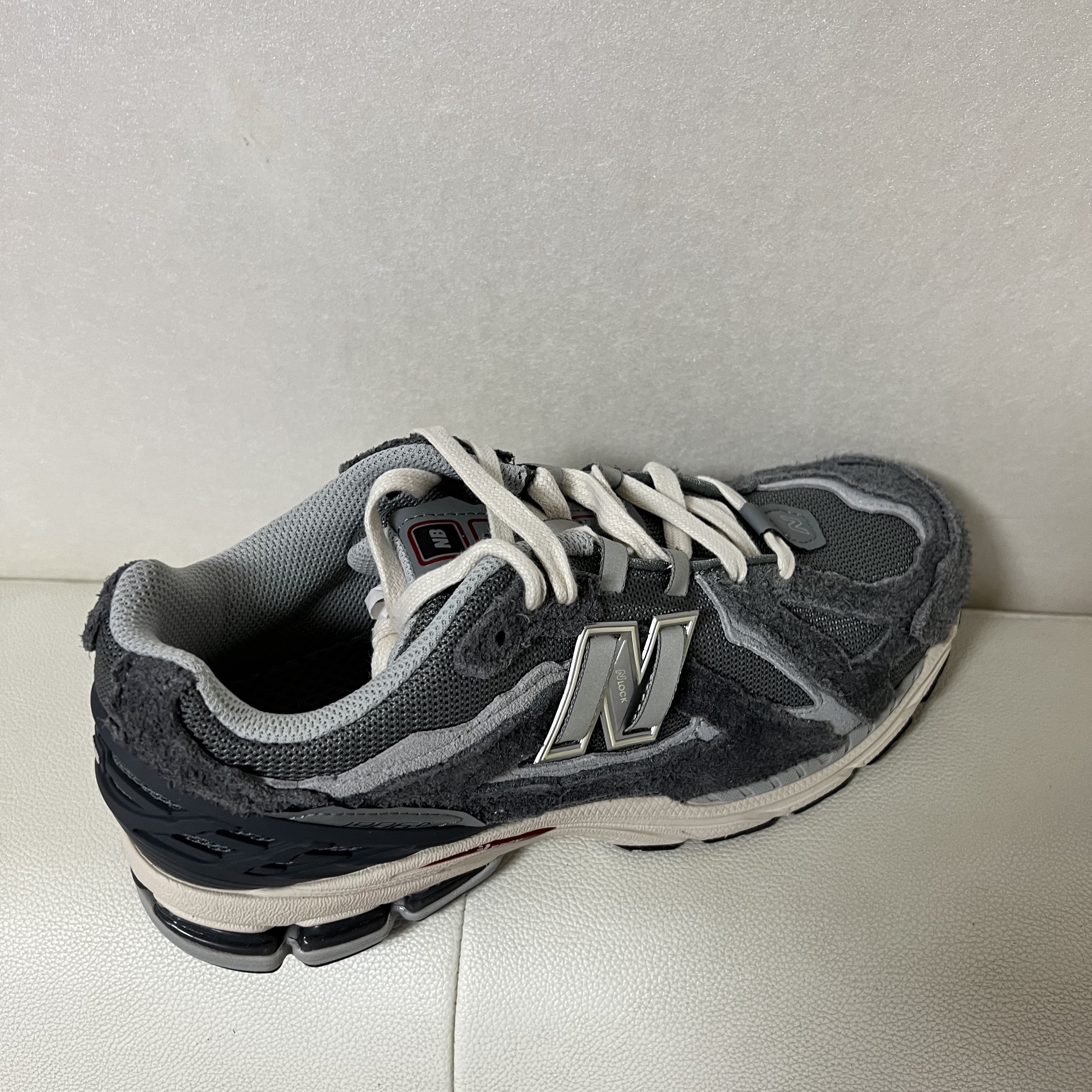 New Balance 1906D Protection Pack Castlerock 착용 스타일 - 2