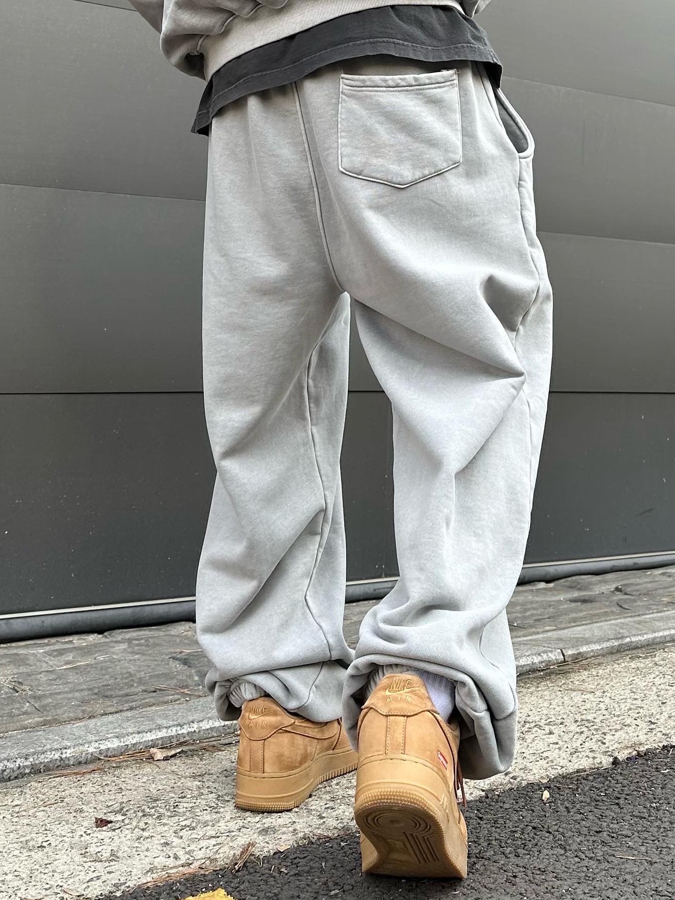 Nike x Supreme Air Force 1 Low Flax 착용 스타일 - 5