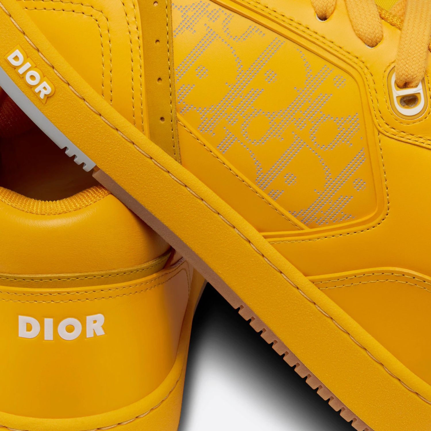 Dior B27 Low-Top Sneakers World Tour Beige 착용 스타일 - 3