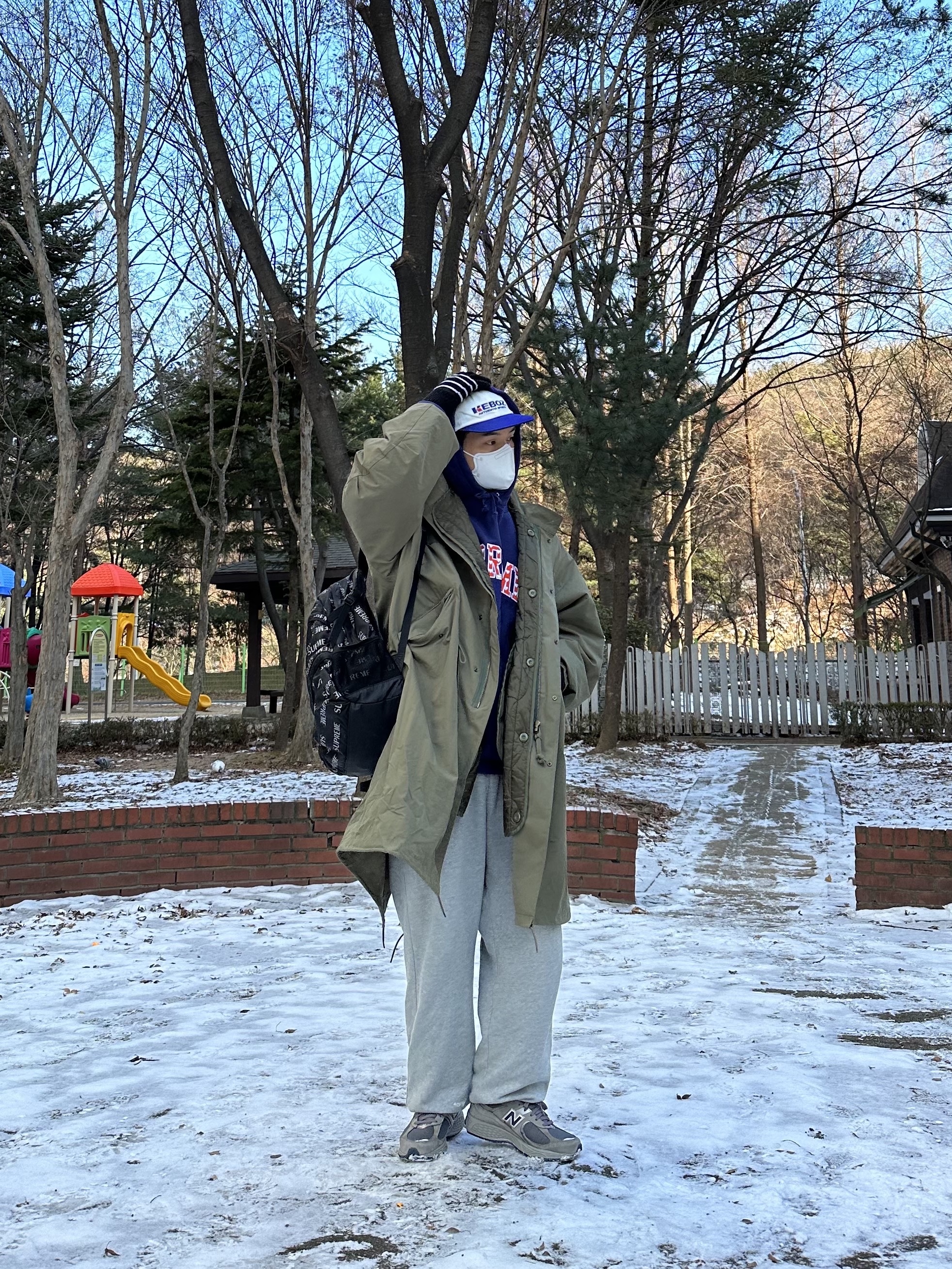 New Balance 2002R Gray, Supreme Hearts Arc Hooded Sweatshirt Washed Navy - 21SS 착용 스타일 - 1