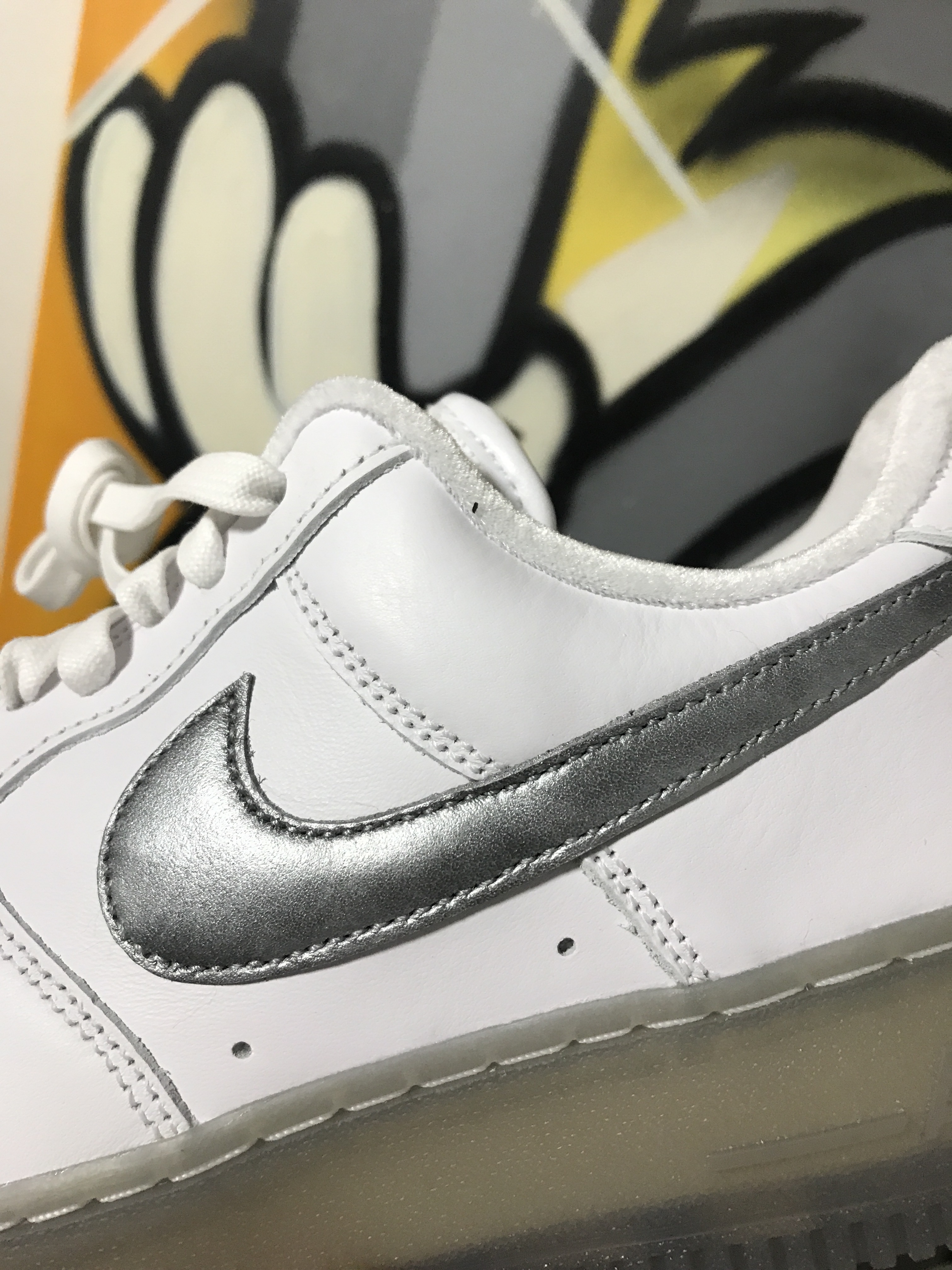 Nike Air Force 1 '07 PRM Metallic Silver 착용 스타일 - 4