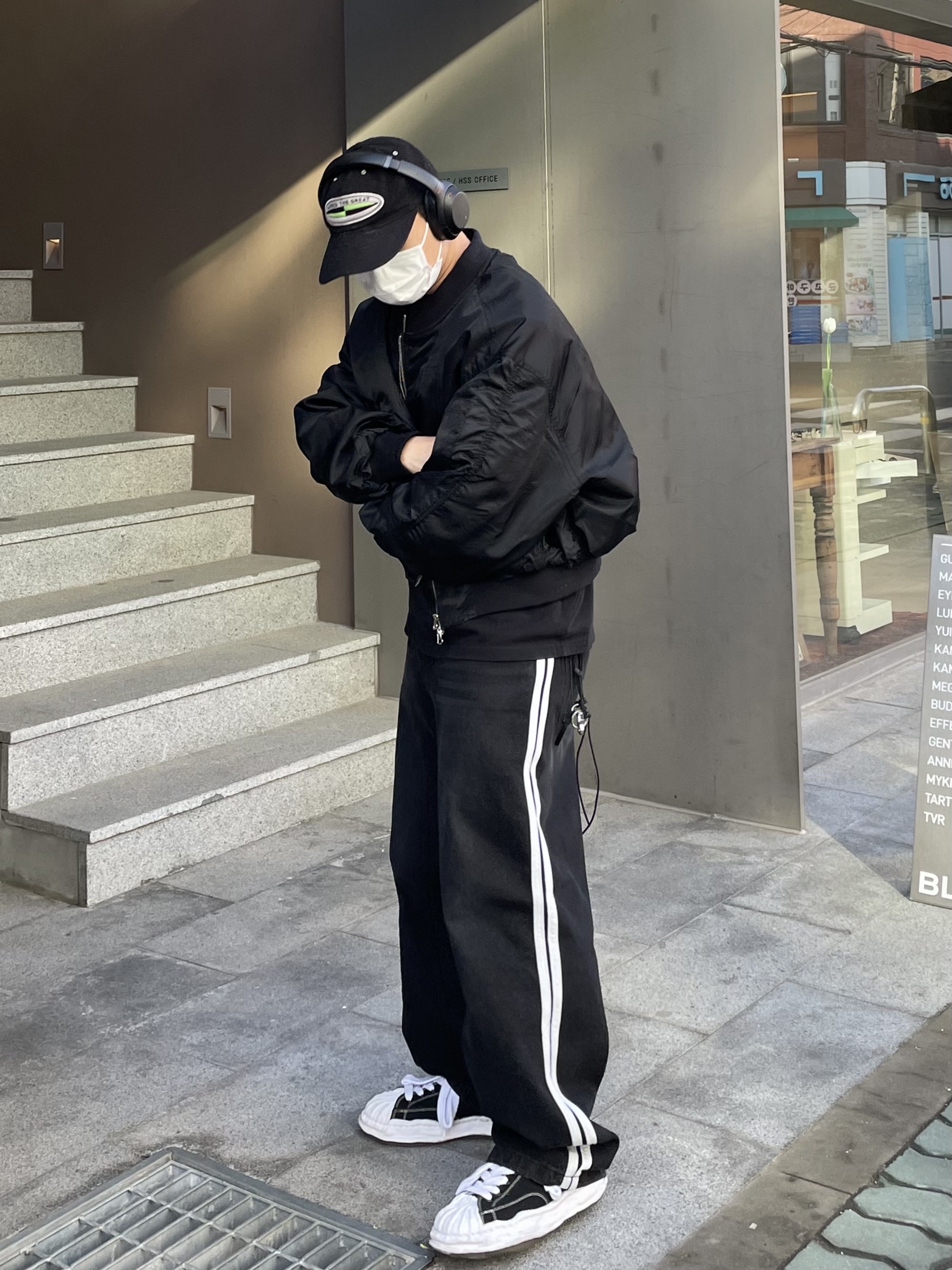 Maison Mihara Yasuhiro Blakey OG Sole Canvas Low-top Sneakers Black White 착용 스타일