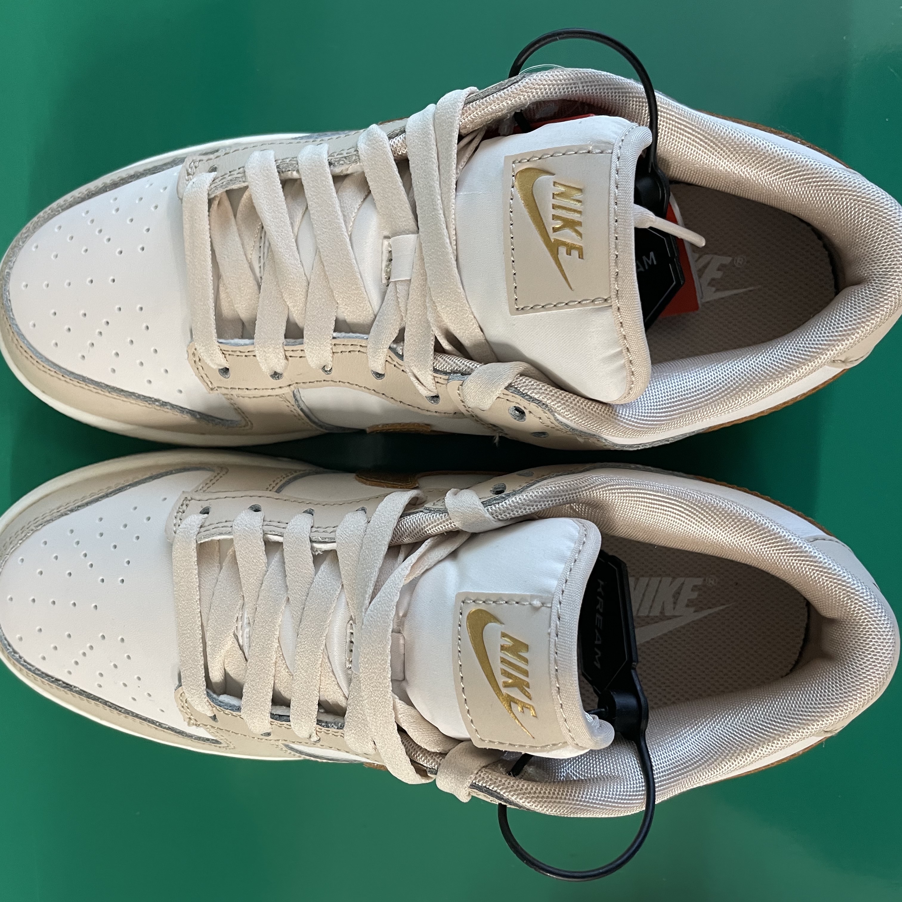 (W) Nike Dunk Low Sanddrift Metallic Gold 착용 스타일