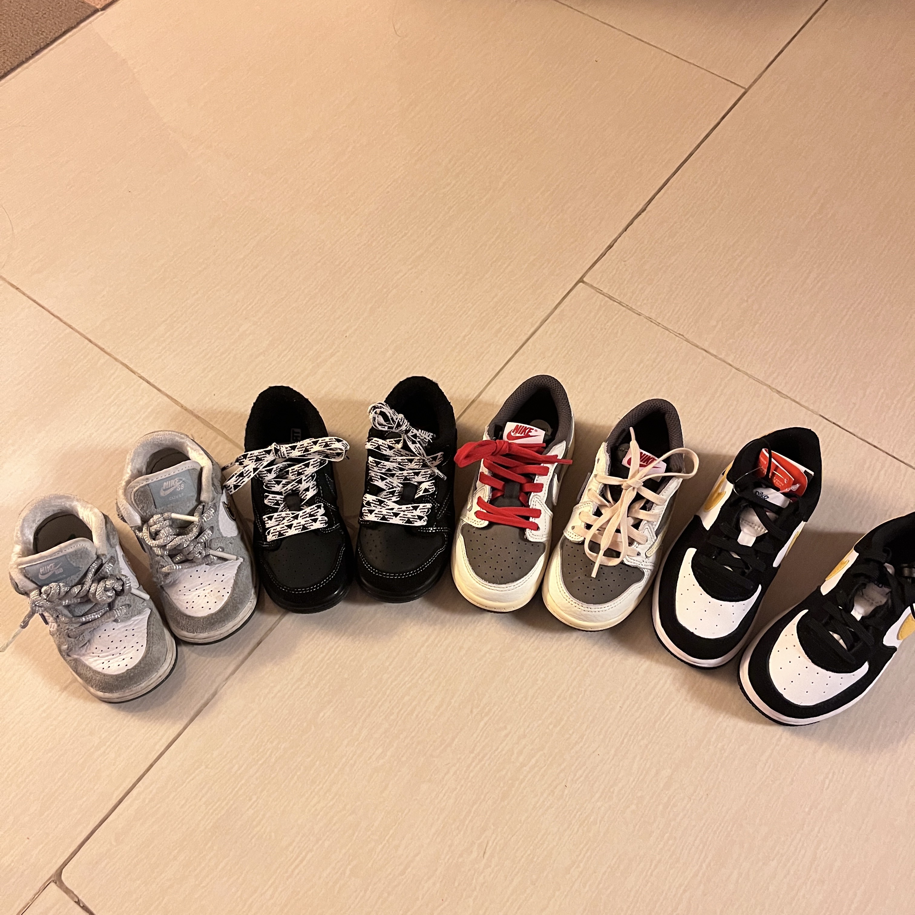 (TD) Jordan 1 x Travis Scott Retro Low OG SP Black Phantom 착용 스타일 - 1