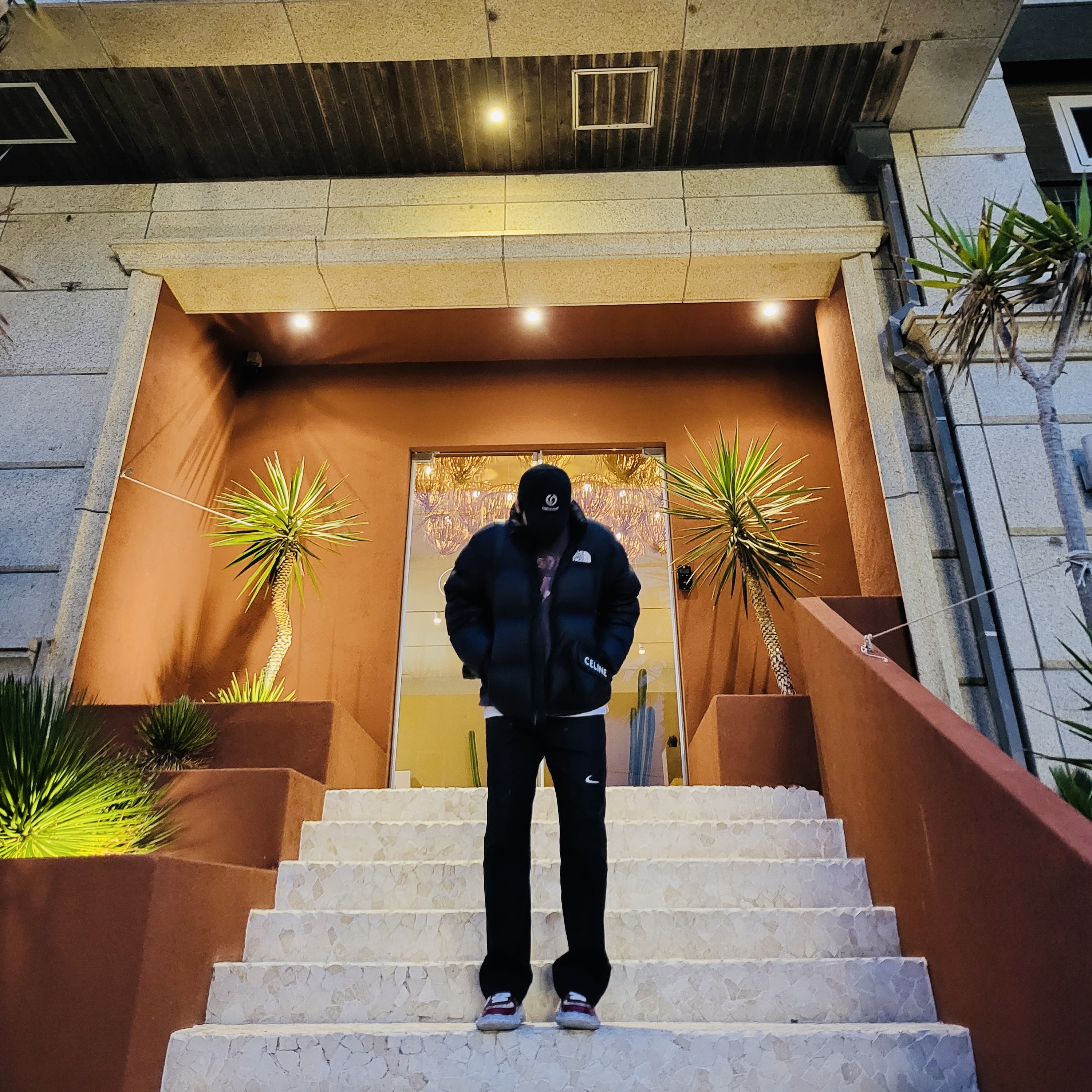 Maison Mihara Yasuhiro Wayne OG Sole Brushed Patent Low-top Sneakers Red, Nike x Off-White NRG Pants Black 착용 스타일