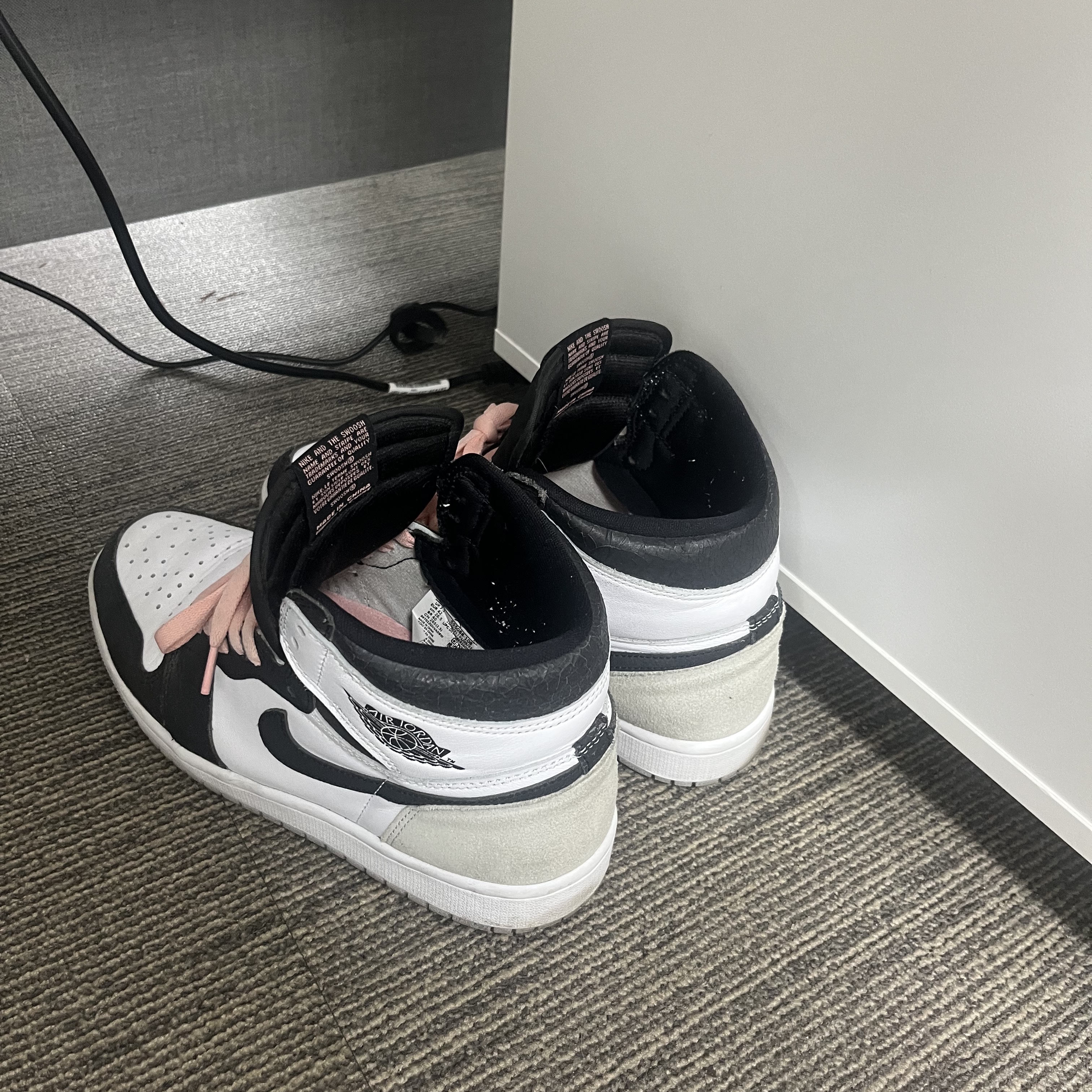 Jordan 1 Retro High OG Bleached Coral 착용 스타일