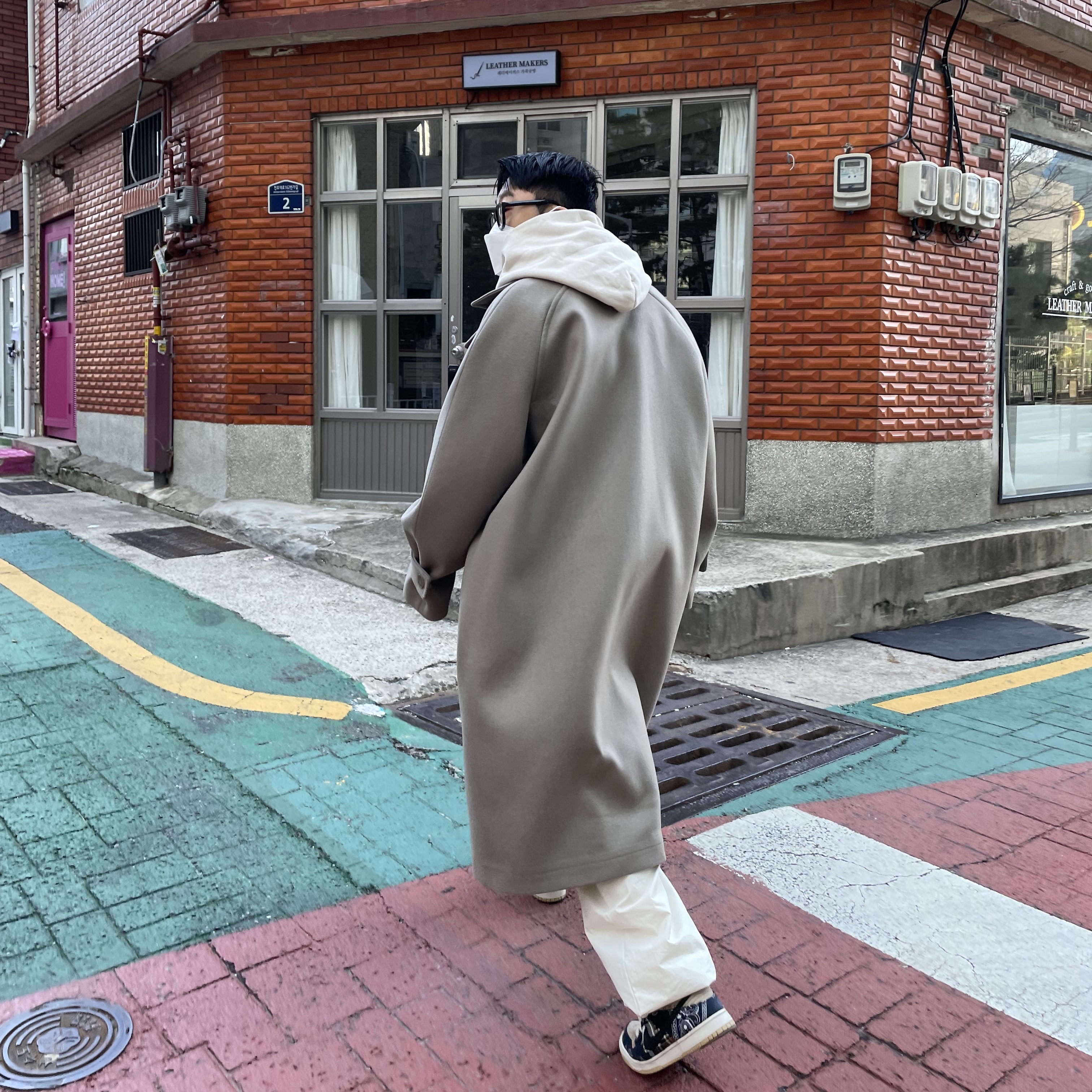 Undermycar Majanne Multi Button Oversized Wool Coat Kelp - 22FW, Nike x Travis Scott SB Dunk Low 착용 스타일 - 2