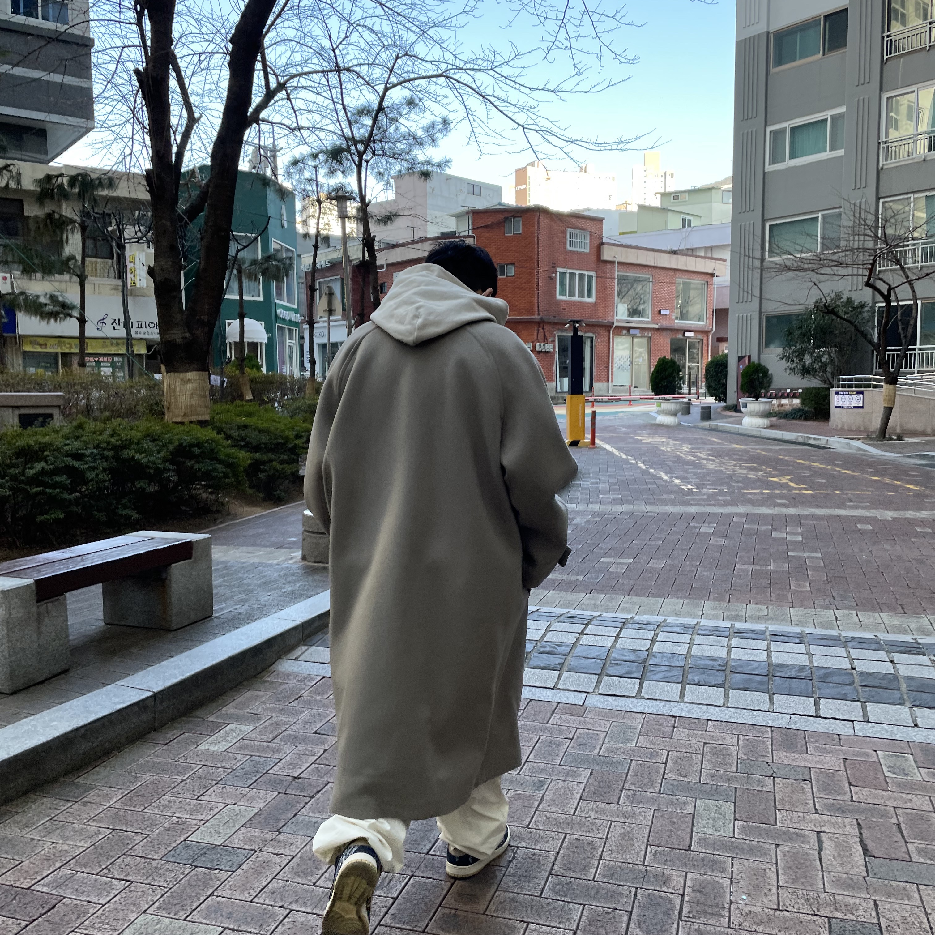 Undermycar Majanne Multi Button Oversized Wool Coat Kelp - 22FW, Nike x Travis Scott SB Dunk Low 착용 스타일 - 3