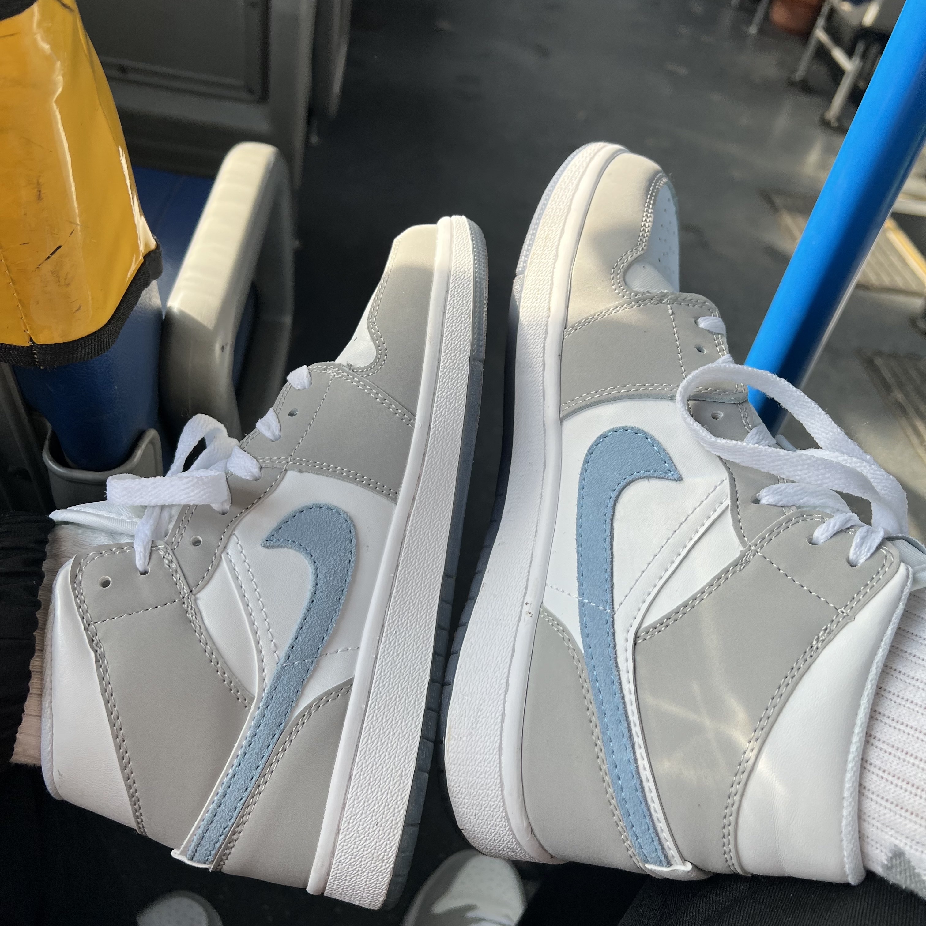 (W) Jordan 1 Mid Wolf Grey 착용 스타일