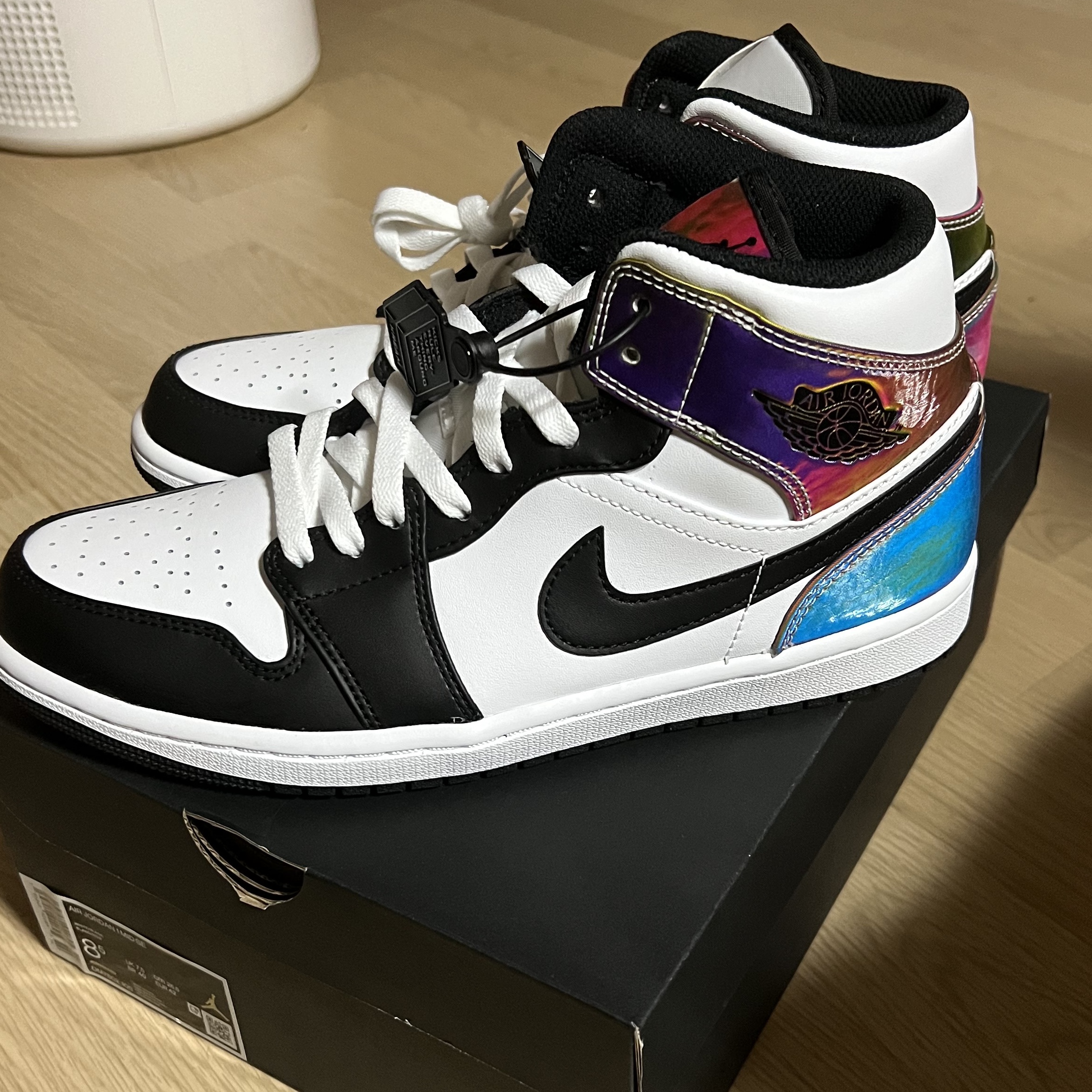 Jordan 1 Mid SE Heat Reactive 착용 스타일