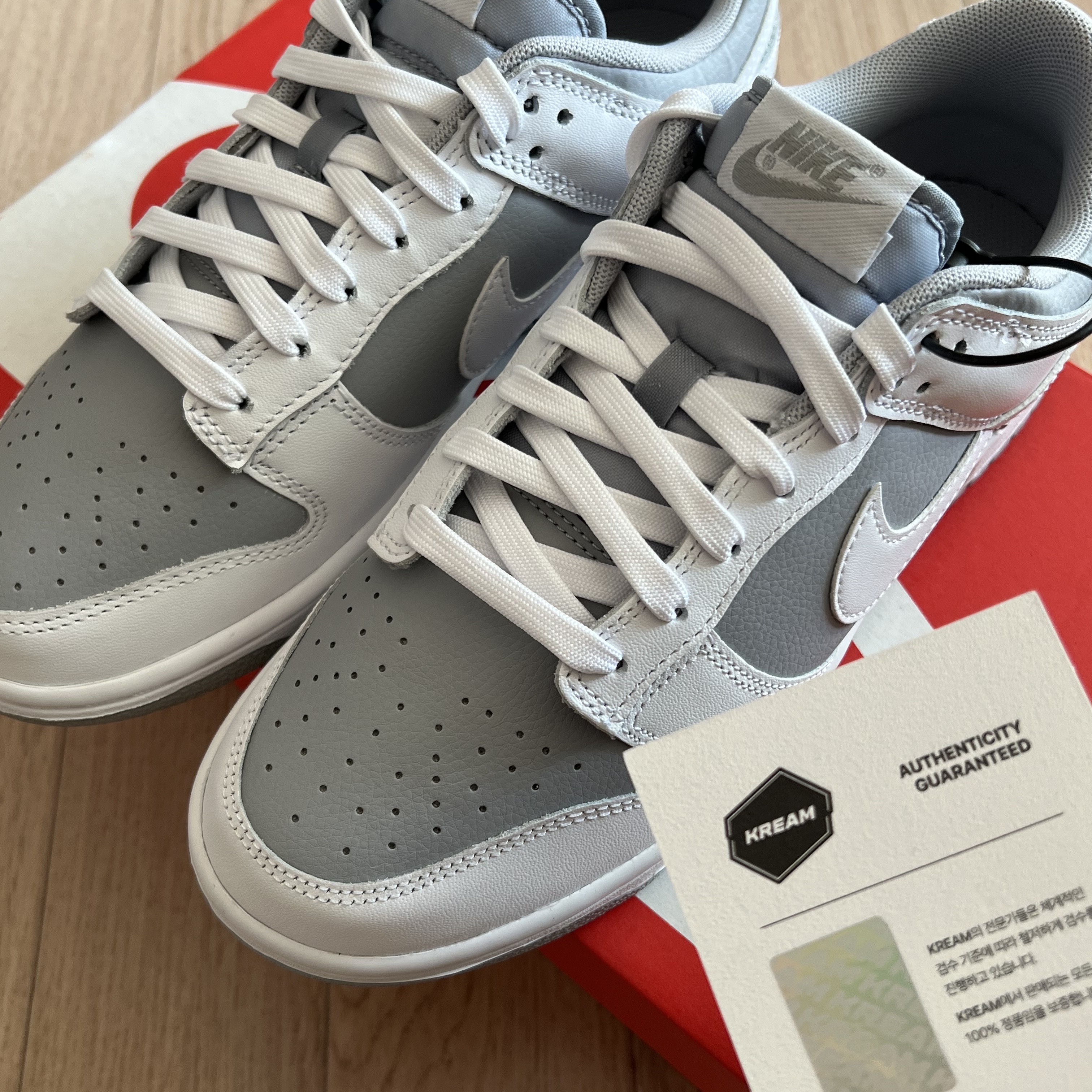 Nike Dunk Low Retro White Neutral Grey 착용 스타일 - 1