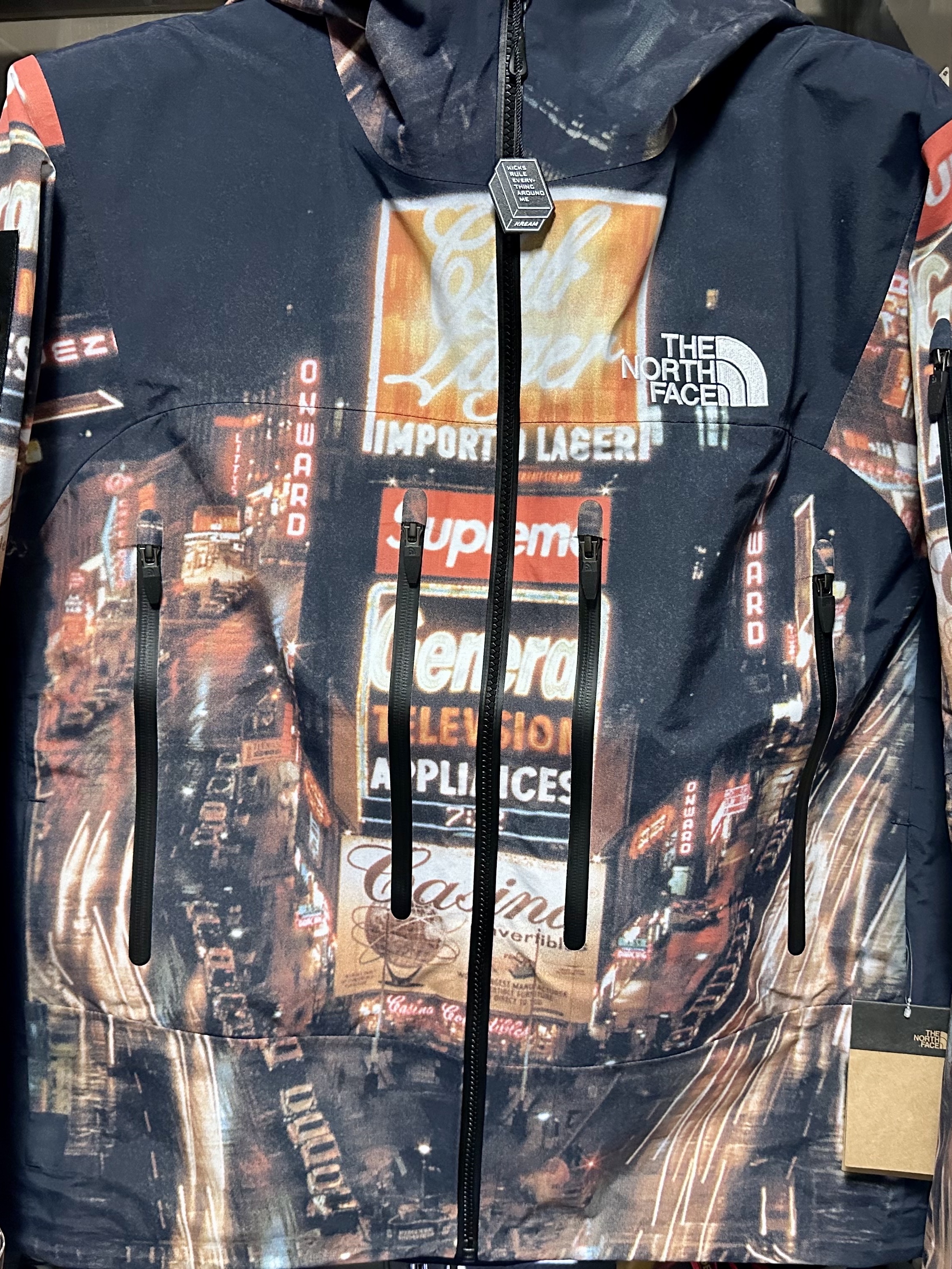 Supreme x The North Face Taped Seam Shell Jacket Times Square - 22FW, Nike x Off-White NRG Track Suit Black - Asia 착용 스타일 - 1