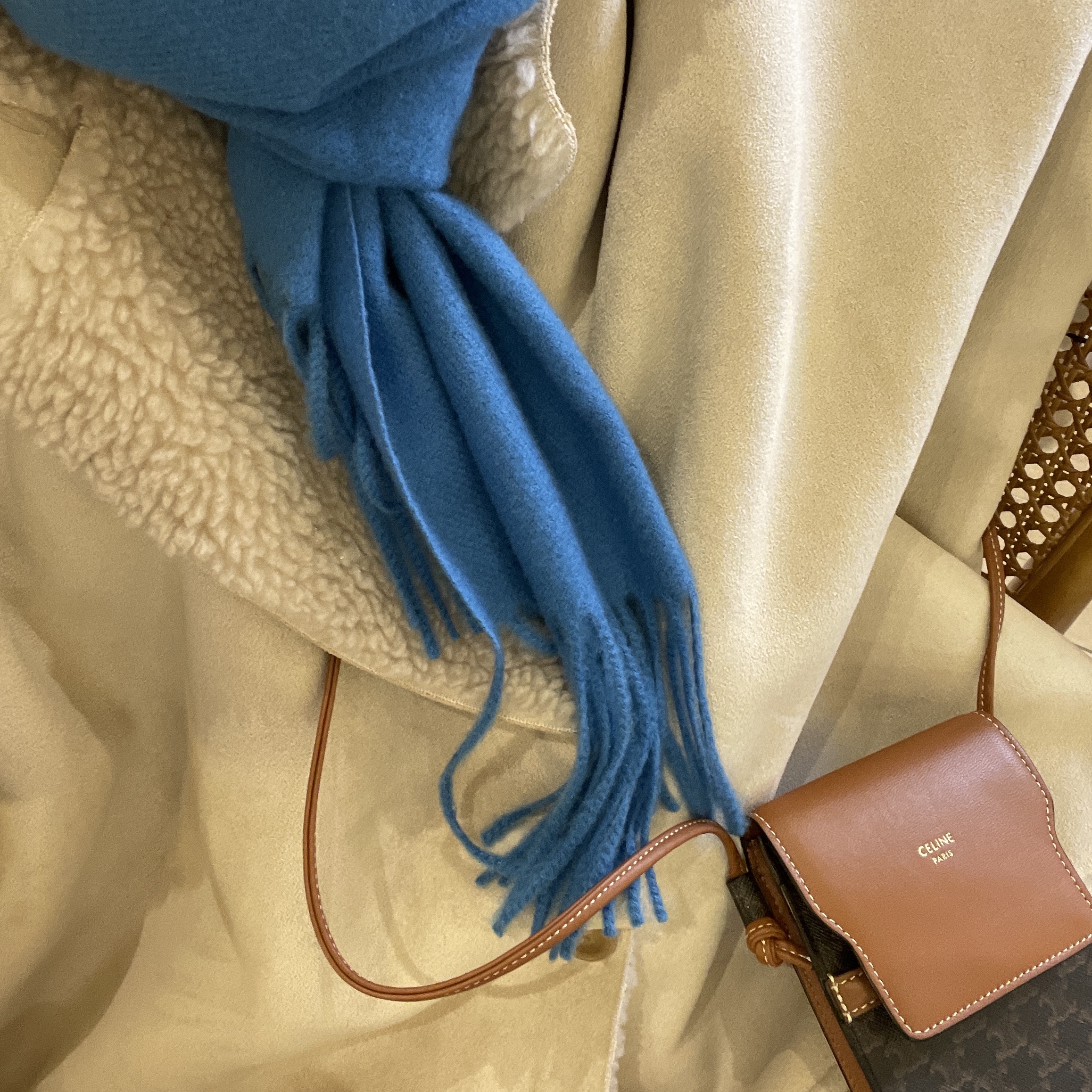 Celine Phone Pouch with Flap in Triomphe Canvas and Lambskin Tan 착용 스타일