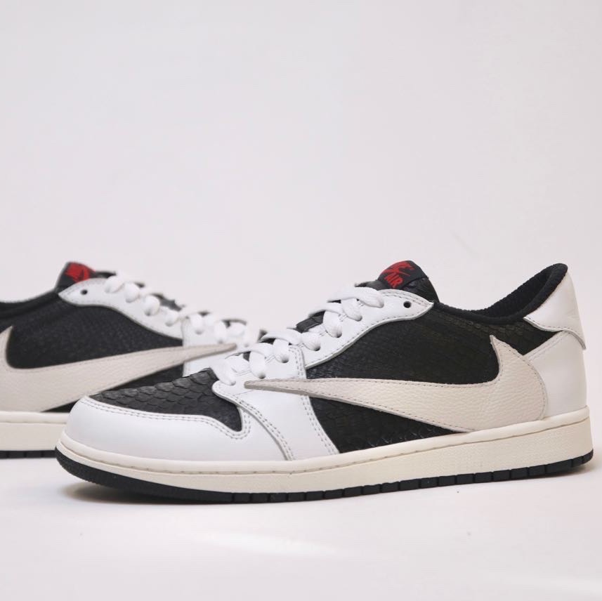 Jordan 1 x Travis Scott Retro Low OG SP Black Phantom, Jordan 1 Retro High OG Volt 착용 스타일 - 1