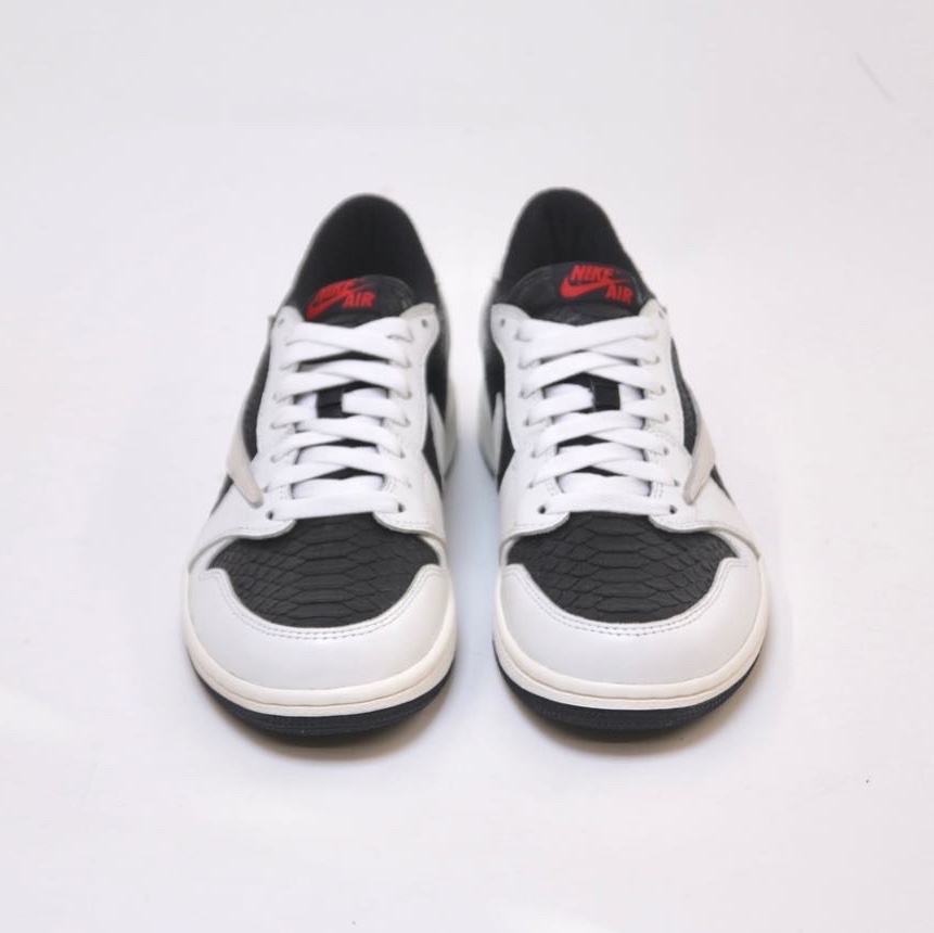 Jordan 1 x Travis Scott Retro Low OG SP Black Phantom, Jordan 1 Retro High OG Volt 착용 스타일 - 3