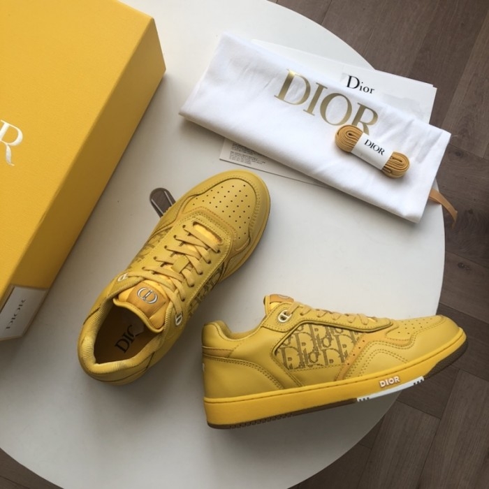 Dior B27 Low-Top Sneakers World Tour Beige 착용 스타일 - 2