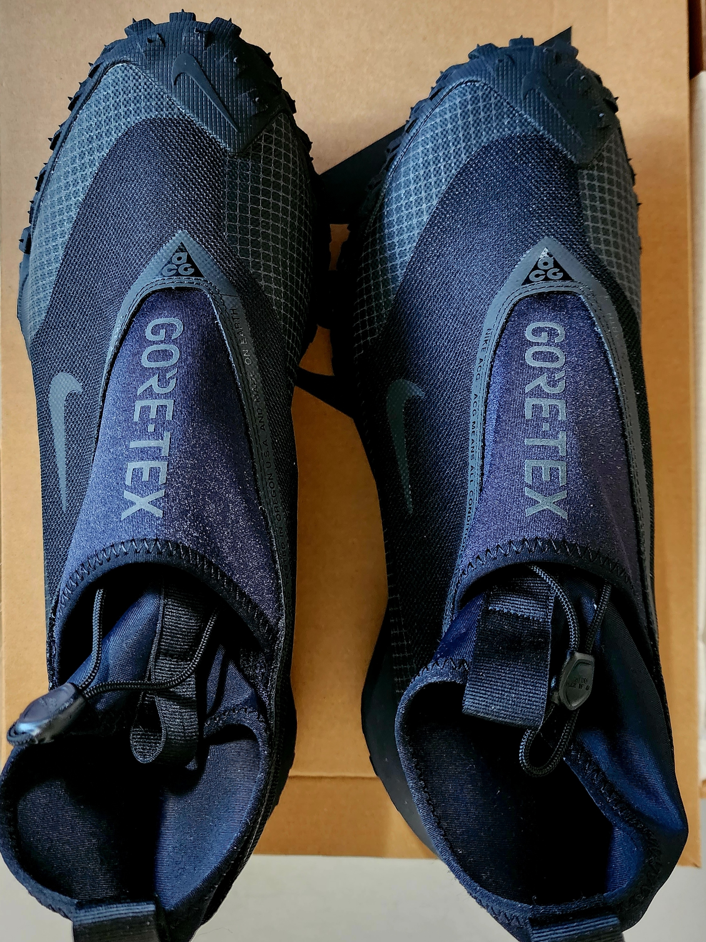 Nike ACG Mountain Fly Gore-Tex Black and Dark Grey 착용 스타일