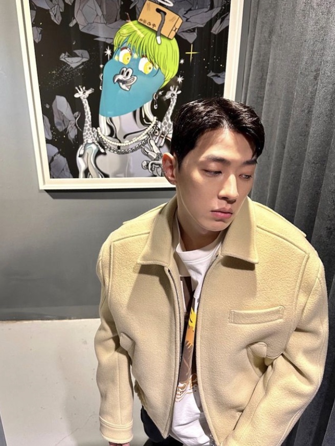 [KREAM 단독] STU Layered Paneled Short Jacket Light Beige 착용 스타일 - 2