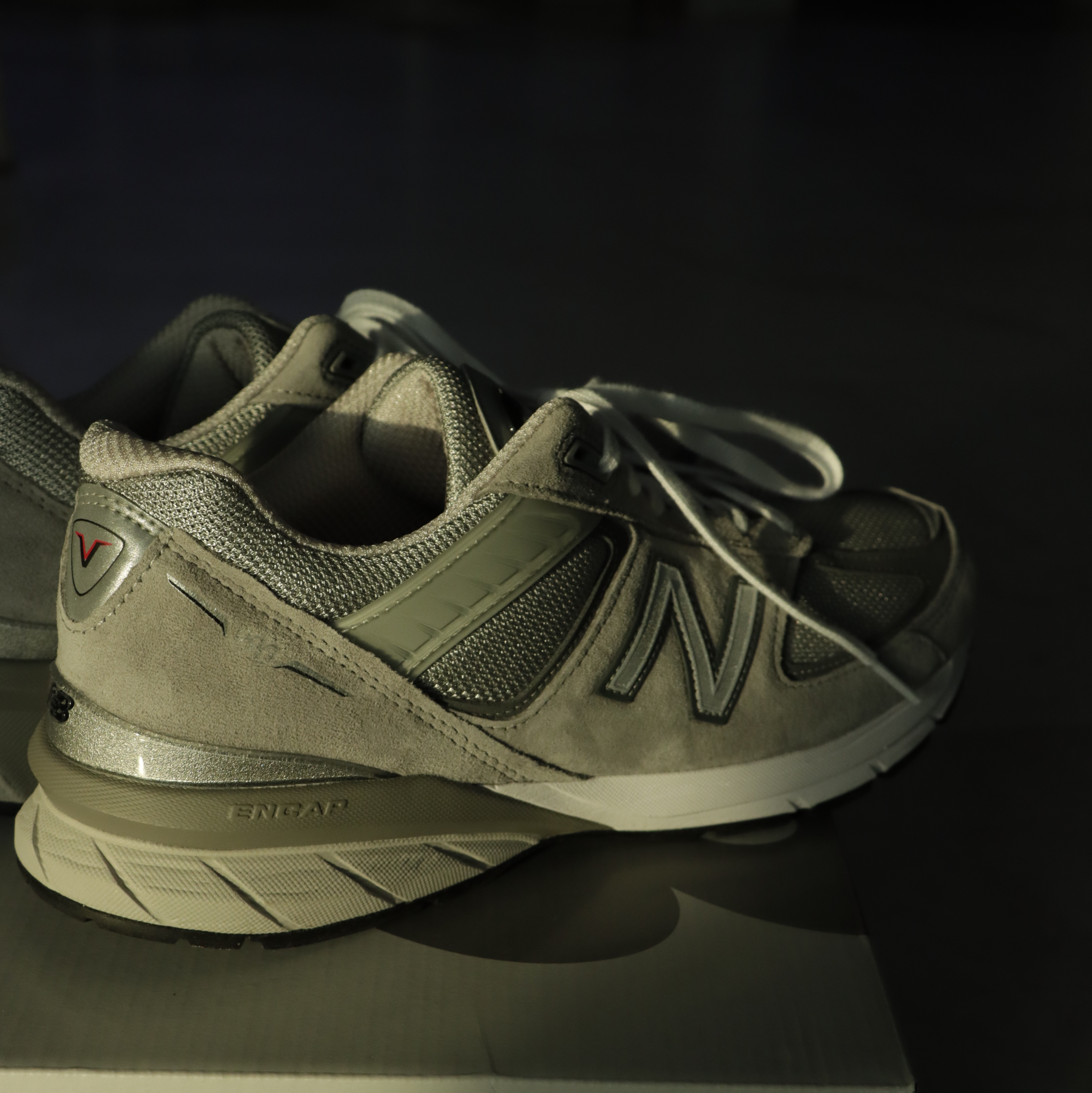 New Balance 990v5 Made in USA Grey - D Standard 착용 스타일 - 2
