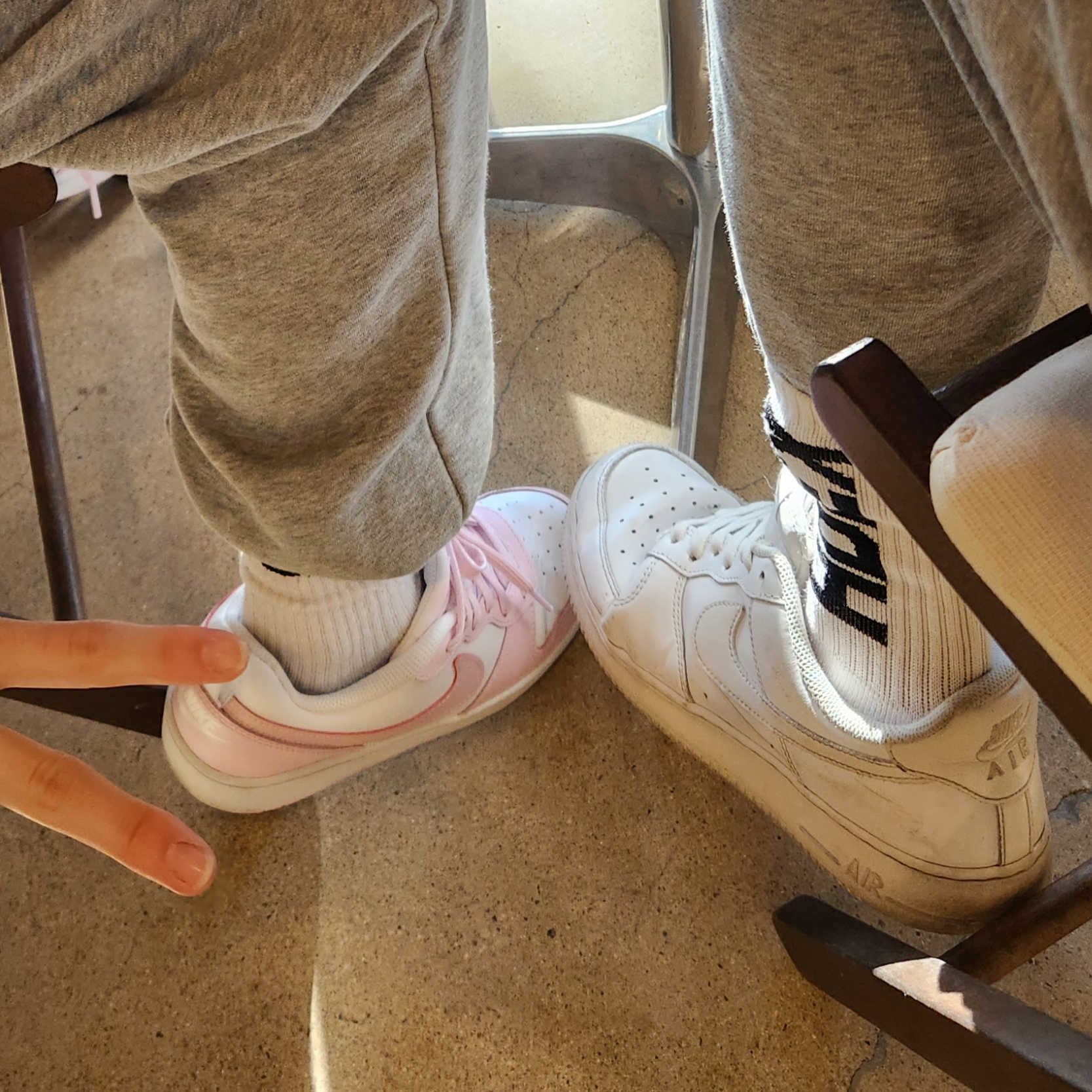(GS) Nike Court Borough 2 SE White Pink Foam, Nike Air Force 1 '07 Low White 착용 스타일