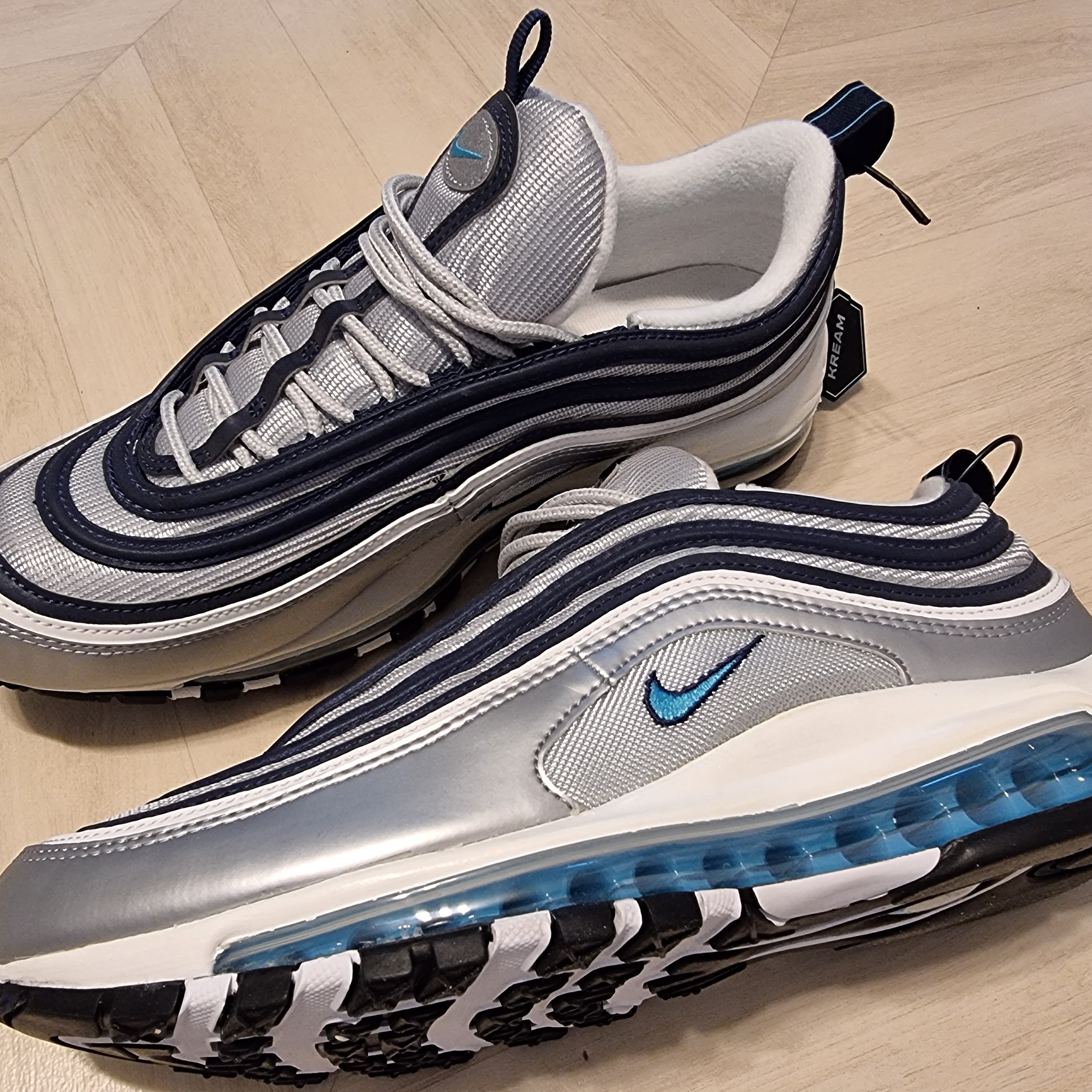 Nike Air Max 97 OG Metallic Silver and Chlorine Blue 착용 스타일